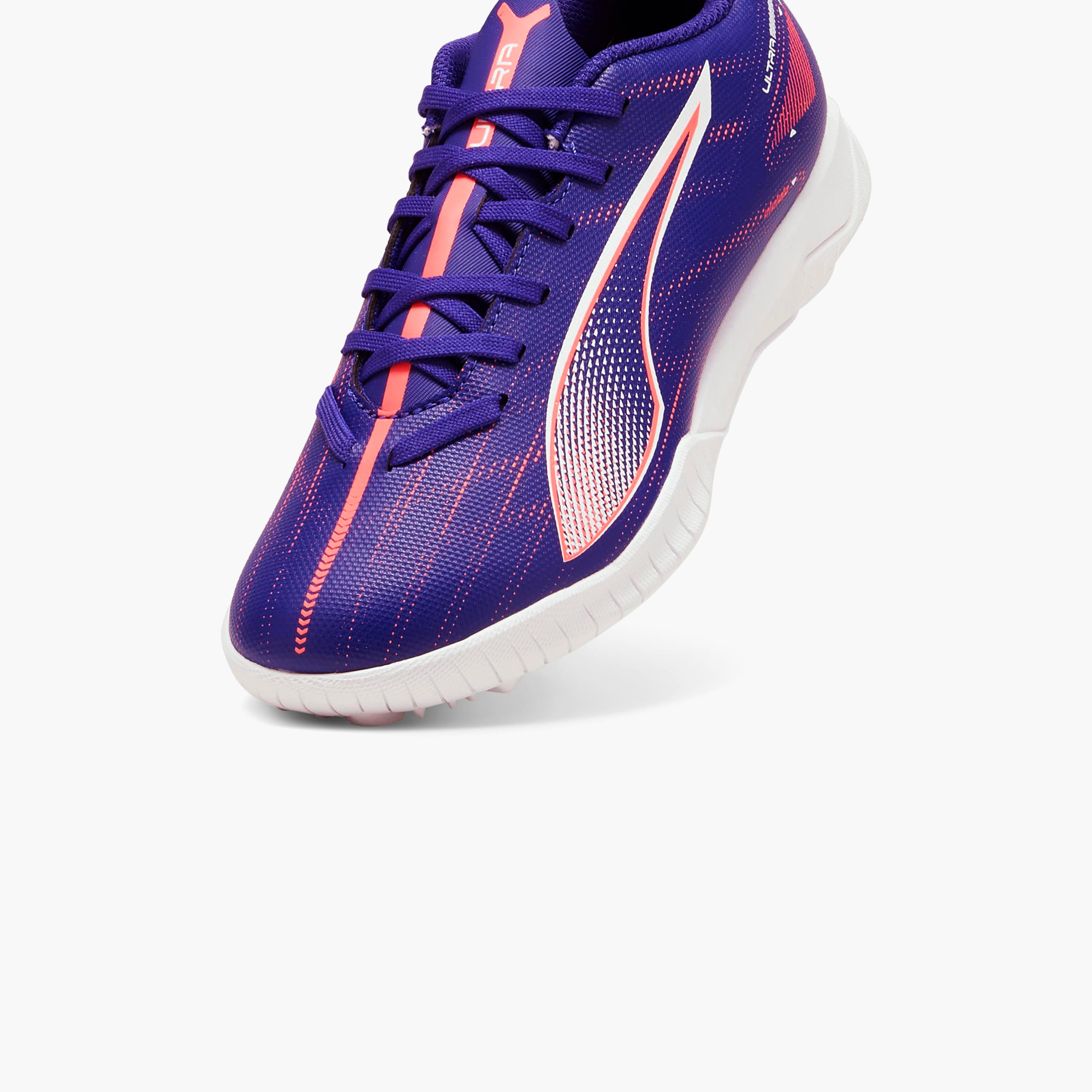 حذاء كرة قدم خفيف الوزن برباط ألترا 5 بلاي تي تي للأولاد من بوما-sports-boys-shoes-image-3