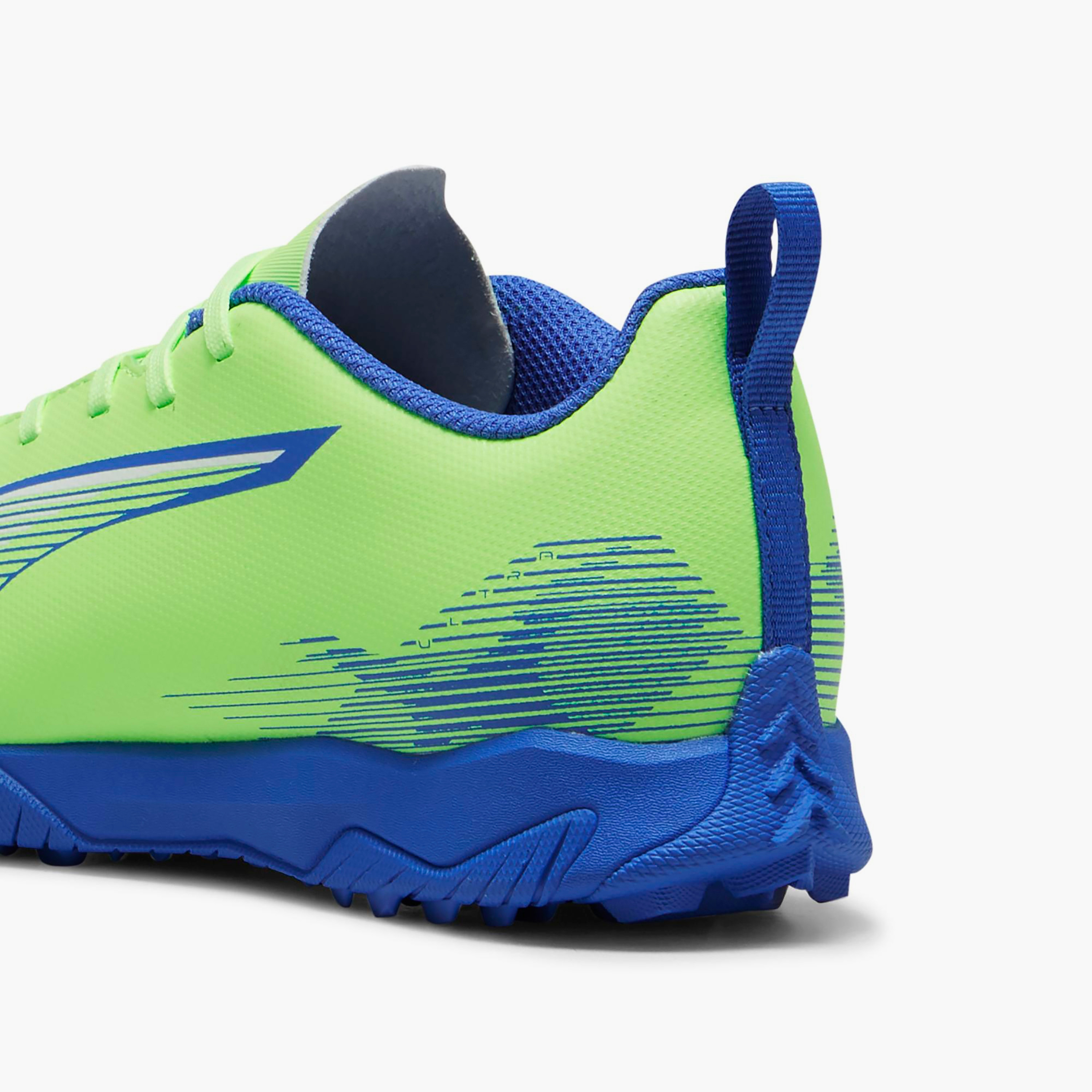 حذاء كرة قدم خفيف الوزن برباط ألترا 5 بلاي تي تي للأولاد من بوما-sports-boys-shoes-image-18