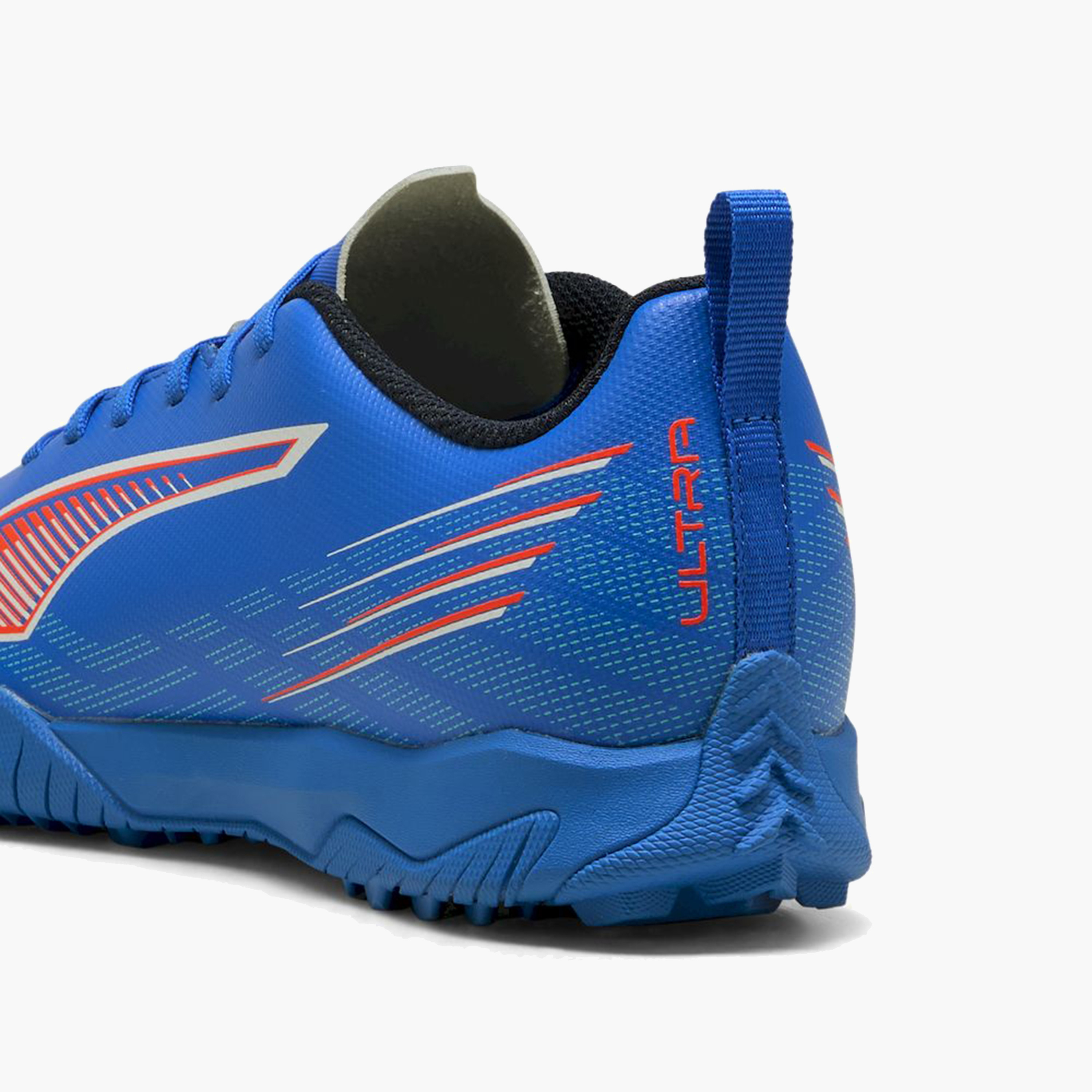 حذاء خفيف الوزن برباط ألترا 6 بلاي تي تي جونيور للأولاد من بوما-sports-boys-shoes-image-6