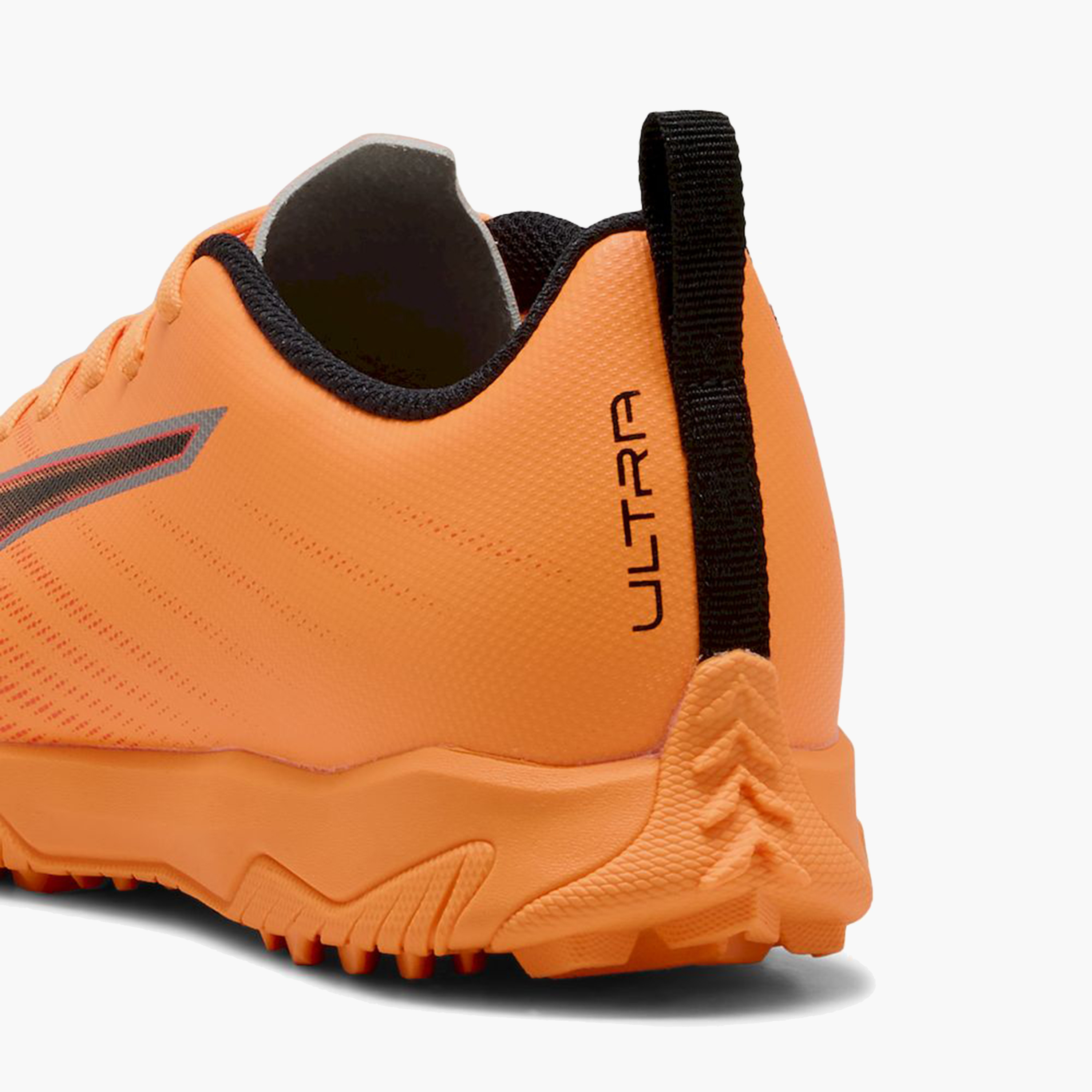حذاء خفيف الوزن برباط ألترا 6 بلاي تي تي جونيور للأولاد من بوما-sports-boys-shoes-image-6