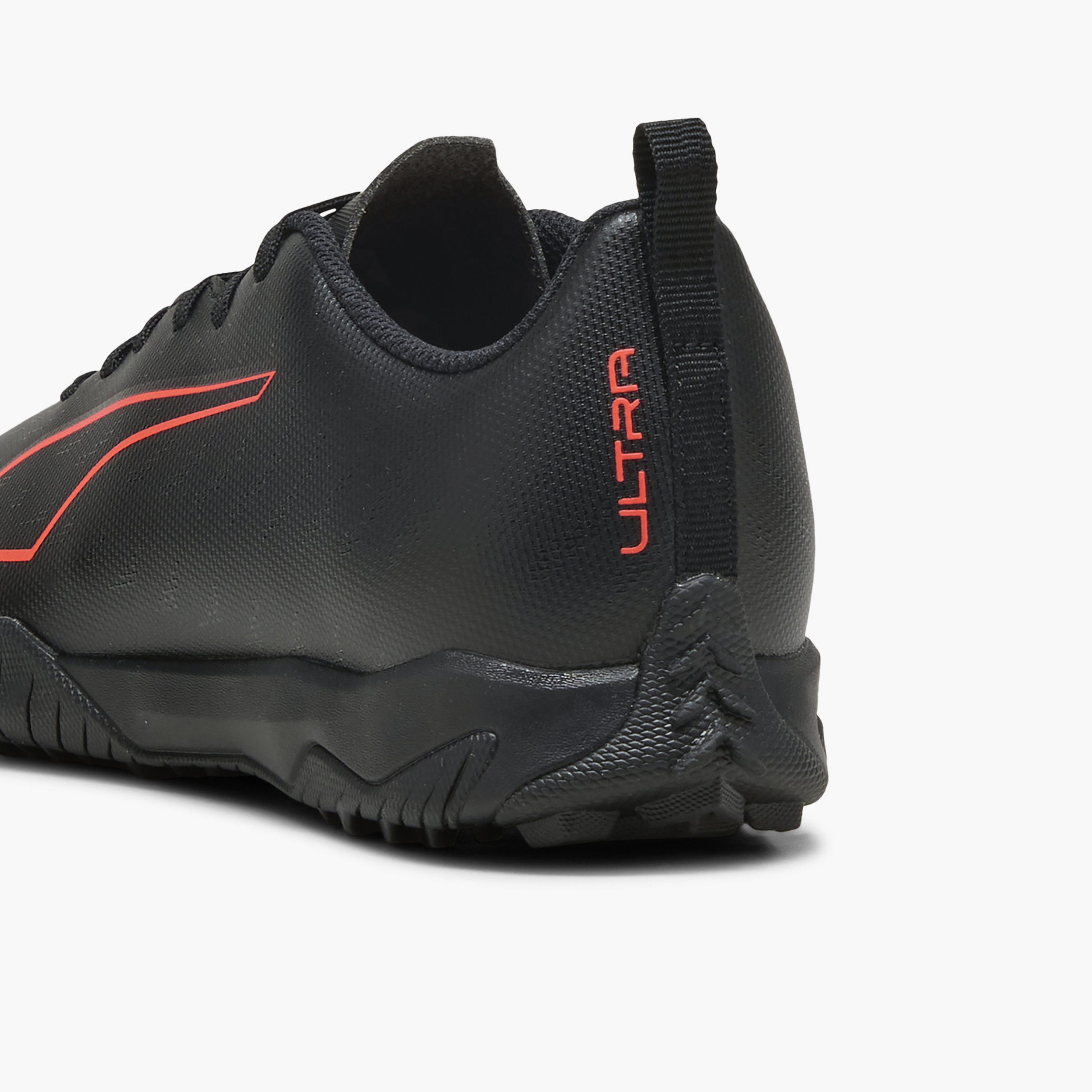 حذاء كرة قدم ألترا 6 بلاي تي تي برباط إغلاق للملاعب العشبية للأطفال من بوما-sports-gear-football-shoes-turf-image-1