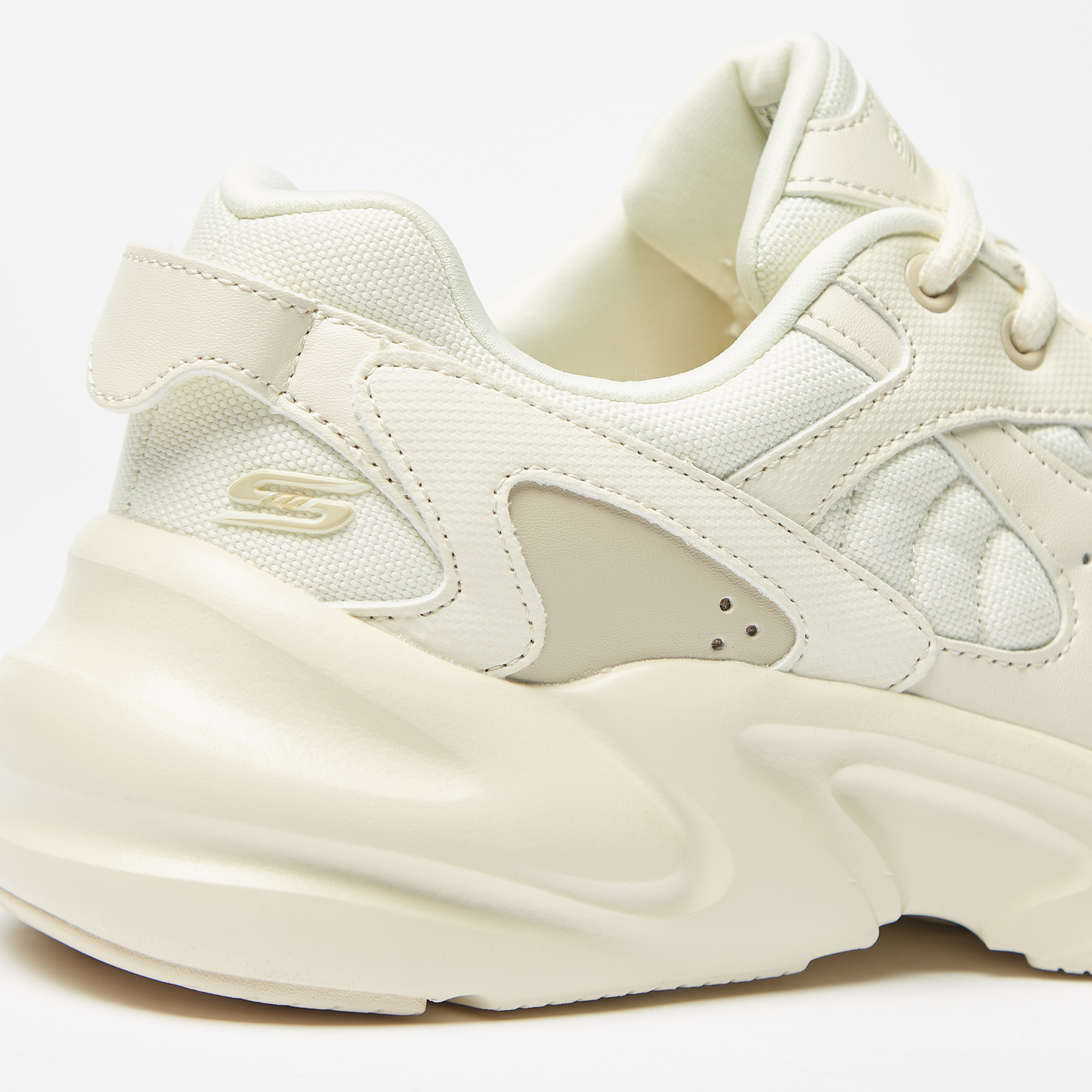 حذاء سنيكرز برباط إغلاق وكاحل منخفض للنساء من سكيتشرز-women-shoes-sneakers-image-8