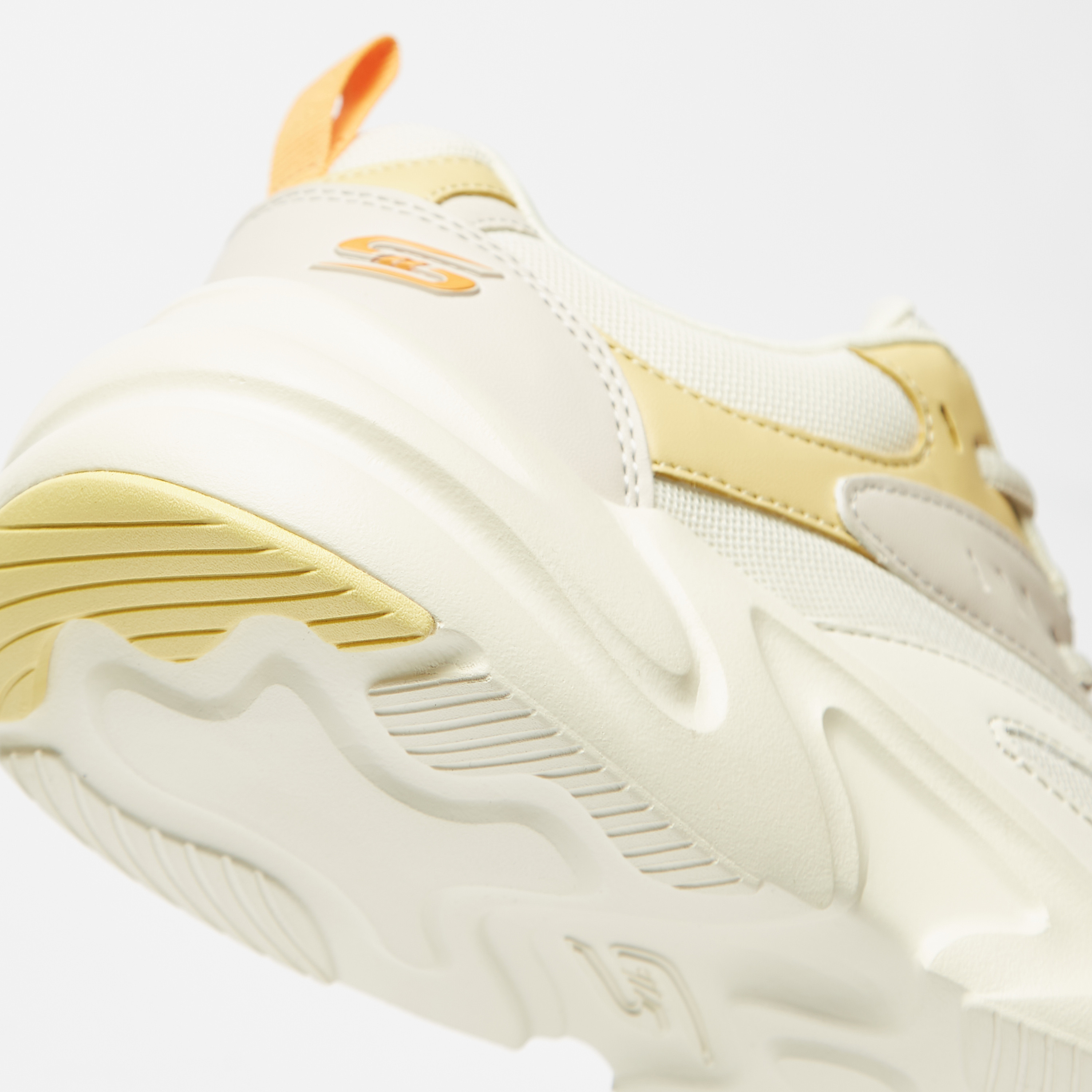 حذاء سنيكرز برباط إغلاق وكاحل منخفض للنساء من سكيتشرز-sports-women-shoes-image-8