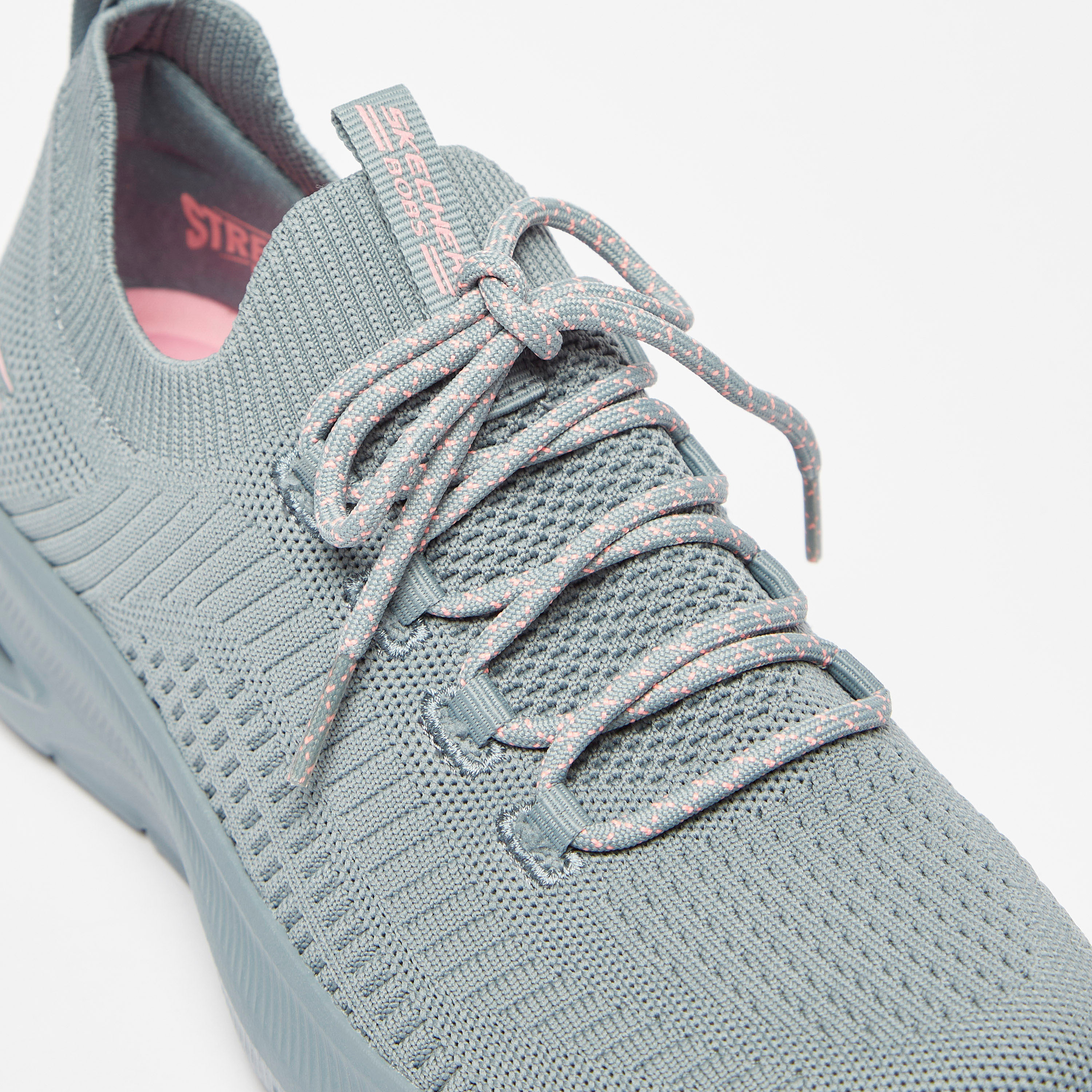 حذاء رياضي للنساء من سكيتشرز بوبز يونيتى مع ميموري فوم موست ماكزيما | 117436-women-shoes-sneakers-image-13