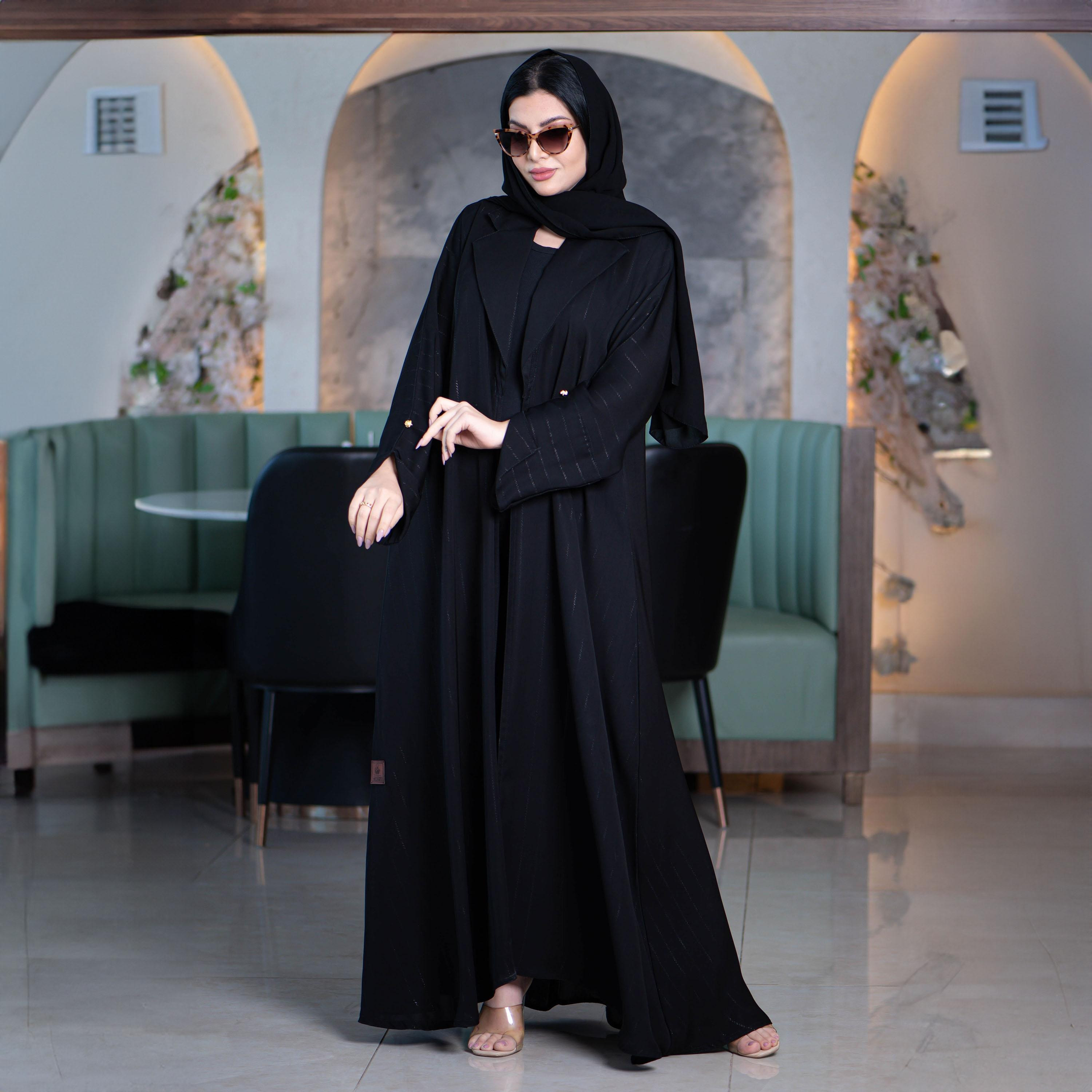 عباية زاهية مخططة ومبطنة بالخيط ذات فارمل وأكمام مفتوحة باللون الأسود مع طرحة-women-arabicclothing-abayas-image-2