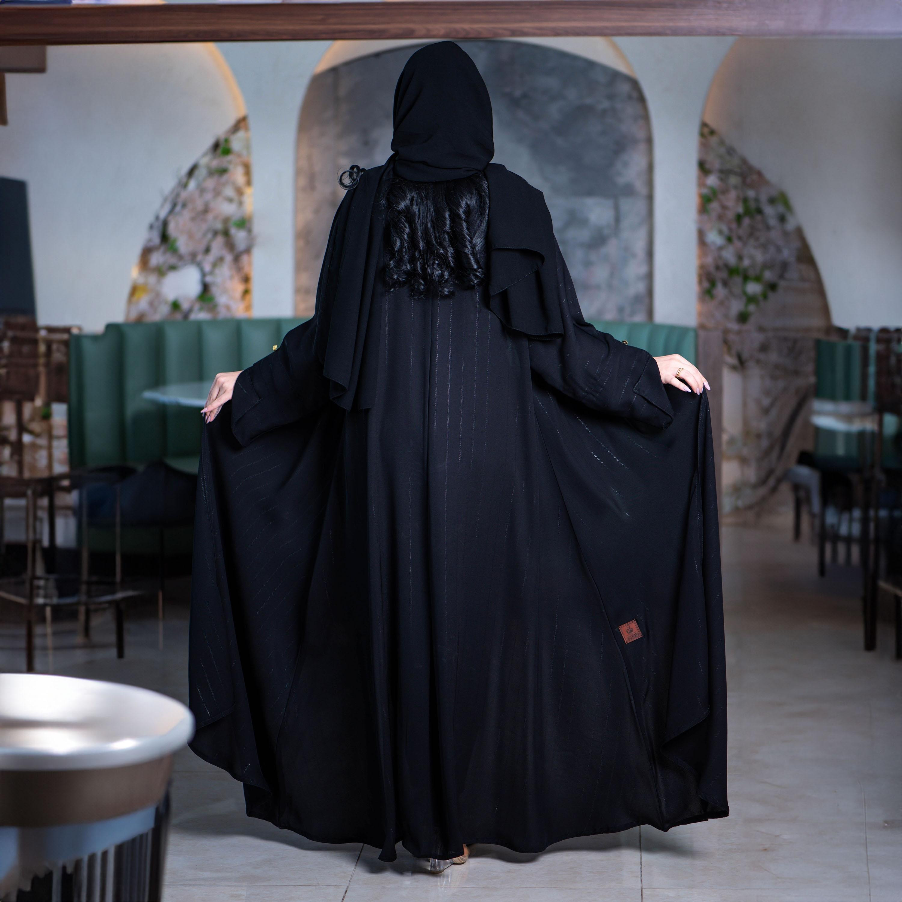 عباية زاهية مخططة ومبطنة بالخيط ذات فارمل وأكمام مفتوحة باللون الأسود مع طرحة-women-arabicclothing-abayas-image-3