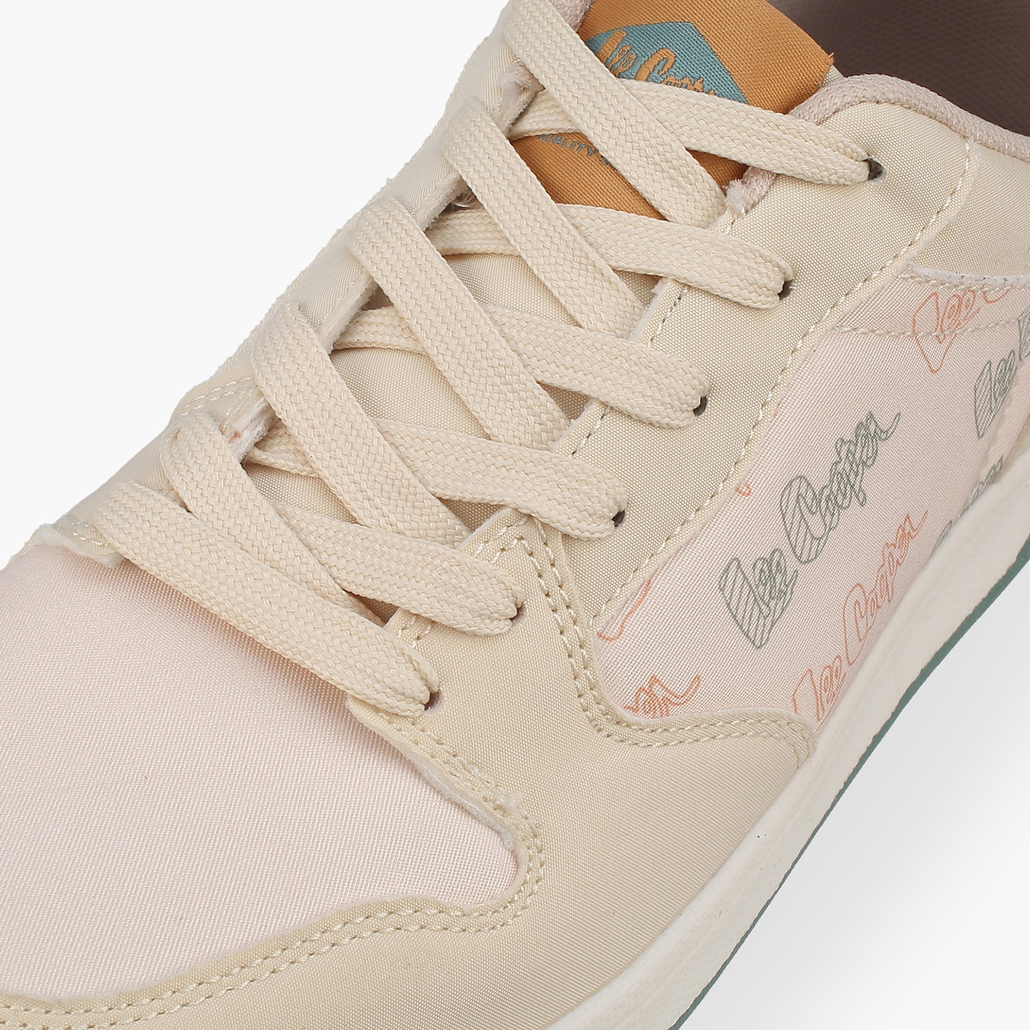 حذاء سنيكرز بطول الكاحل ورباط إغلاق للنساء من لي كوبر-women-shoes-sneakers-image-4