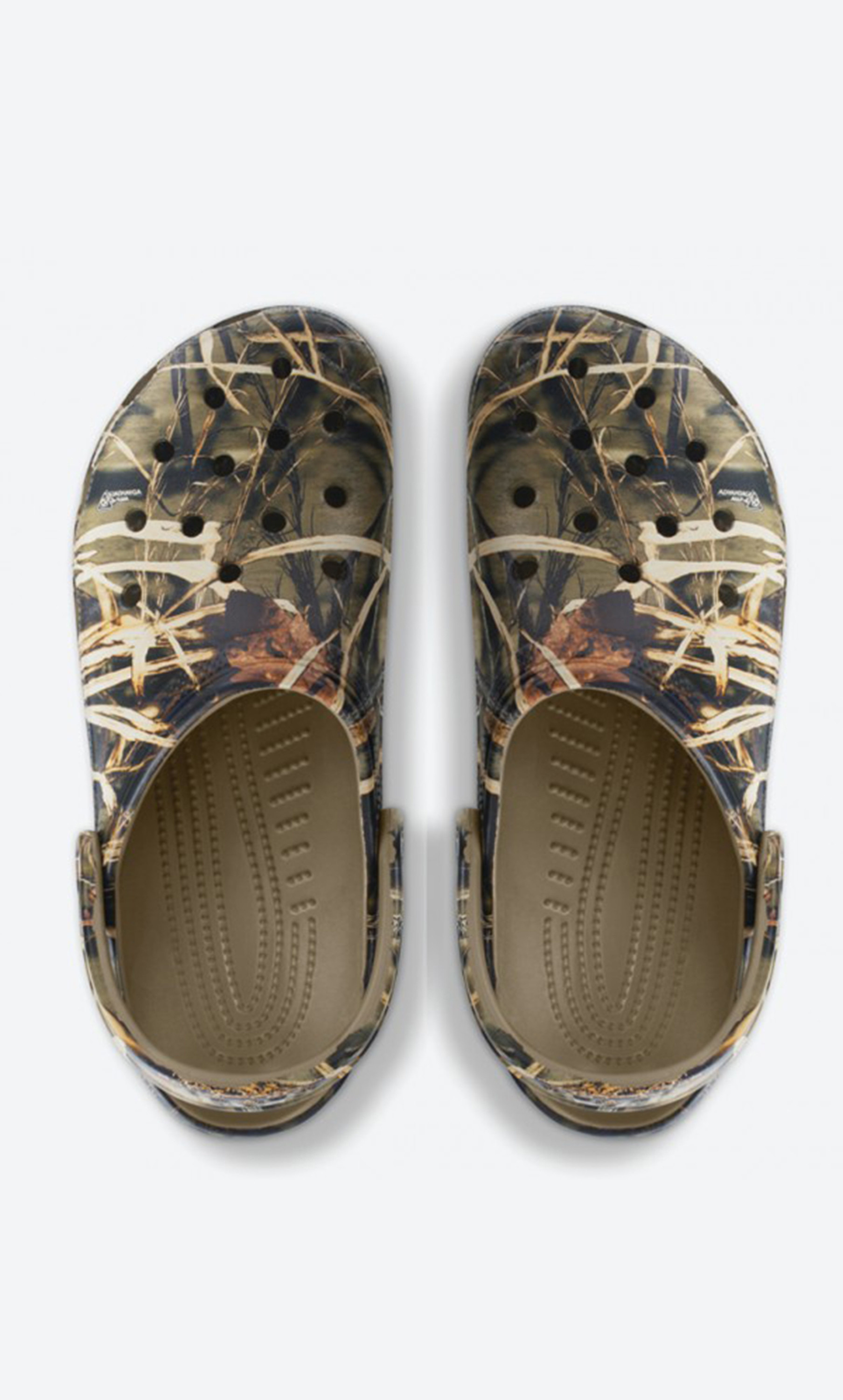 12132-260 قبقاب خلفي بحزام خلفي مطبوع للجنسين من كروكس بتفاصيل مقصوصة-women-shoes-sandals-flats-image-4