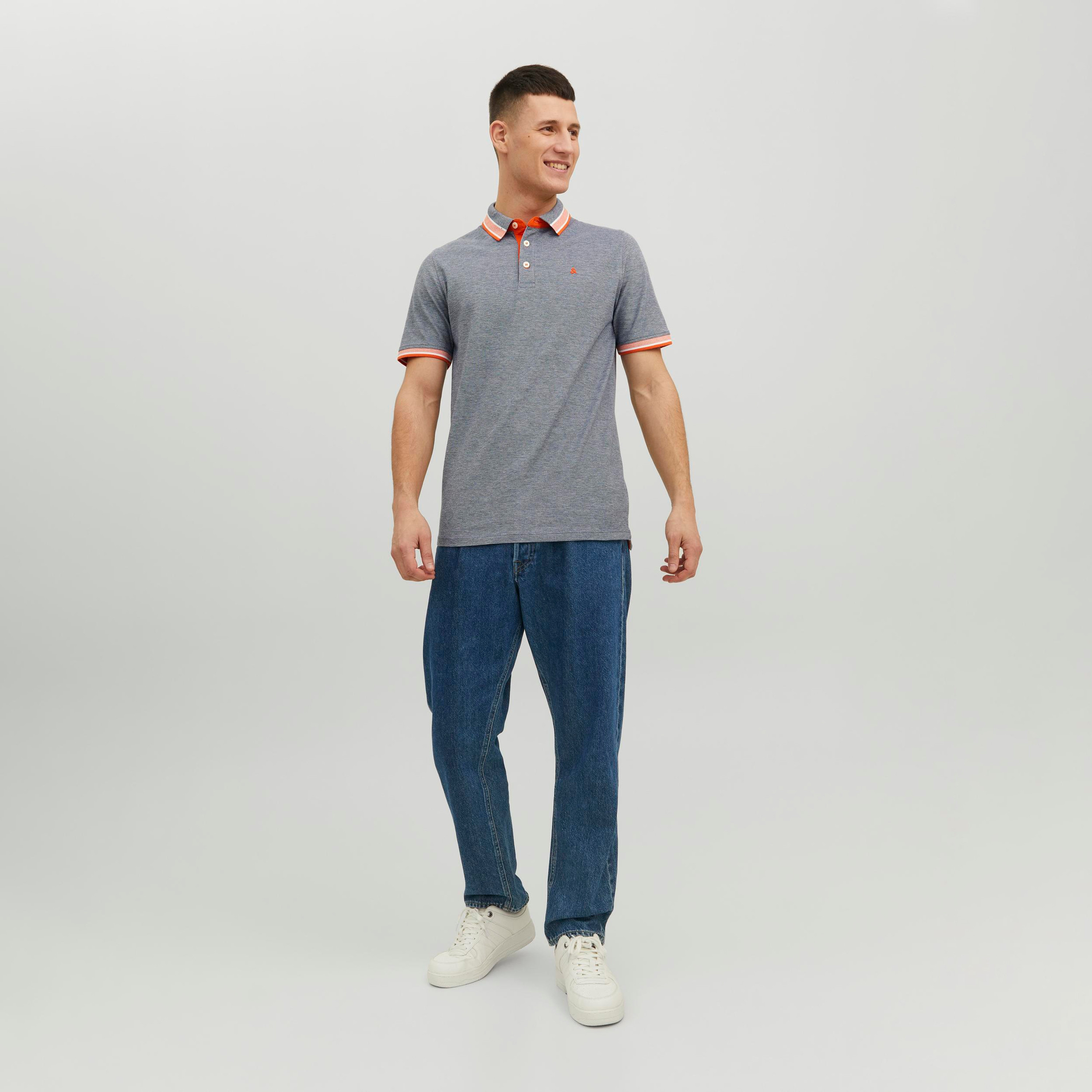 بولو تي شيرت من جاك آند جونز بأكمام قصيرة مع ياقة سادة-men-clothing-tshirtsandpolos-polos-image-2
