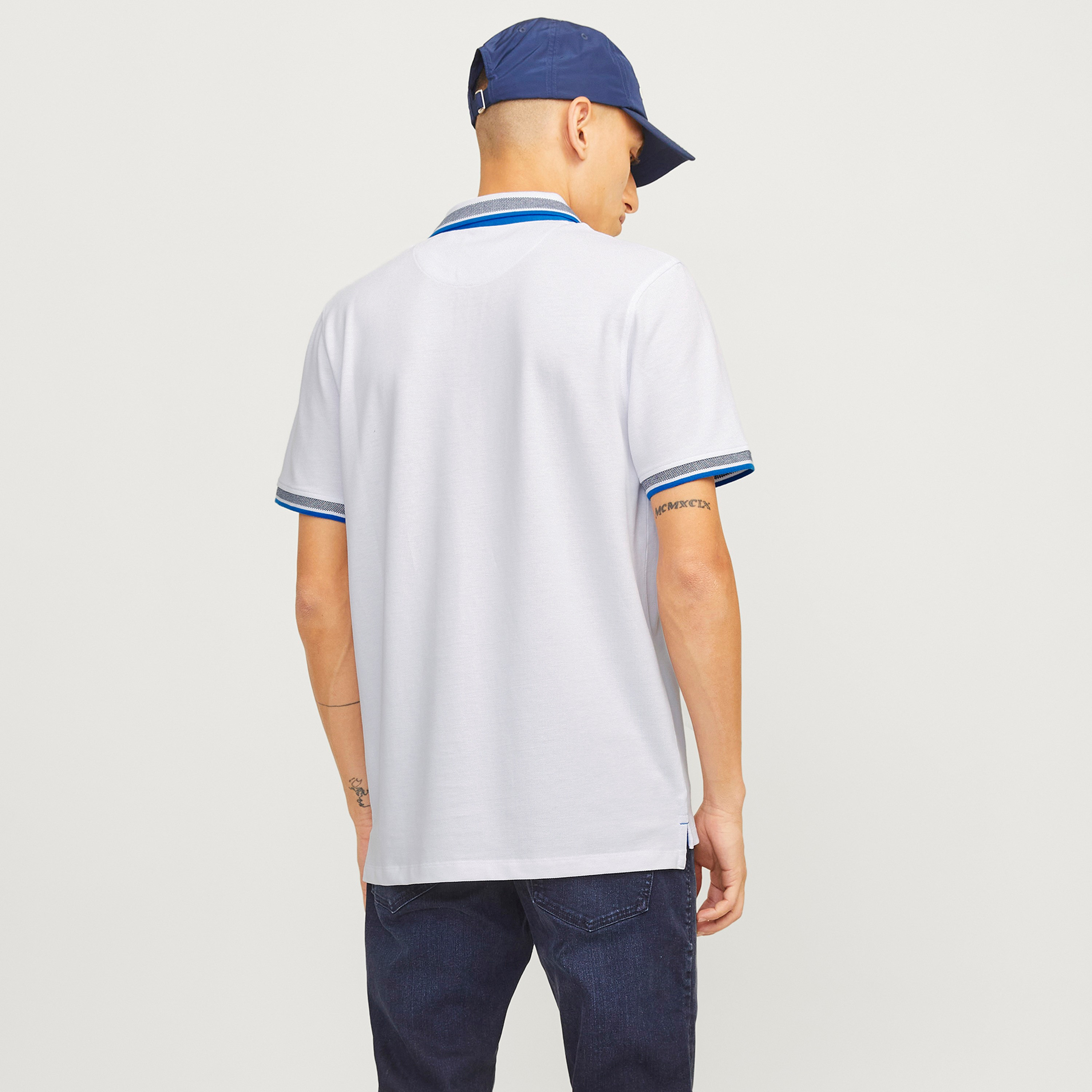 قميص بولو رجالي بأكمام قصيرة وياقة وشعار من جاك اند جونز-men-clothing-tshirtsandpolos-polos-image-4