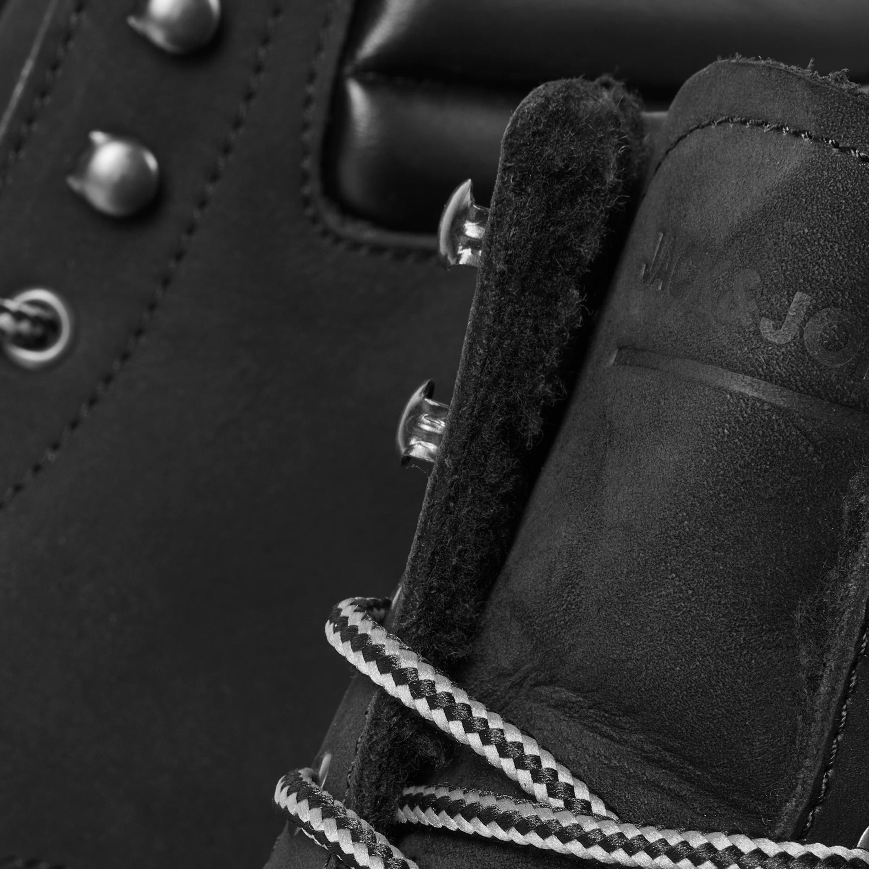 حذاء جاك آند جونز بمقدمة مستديرة ورباط علوي مرتفع  | 12142357-men-shoes-boots-image-7