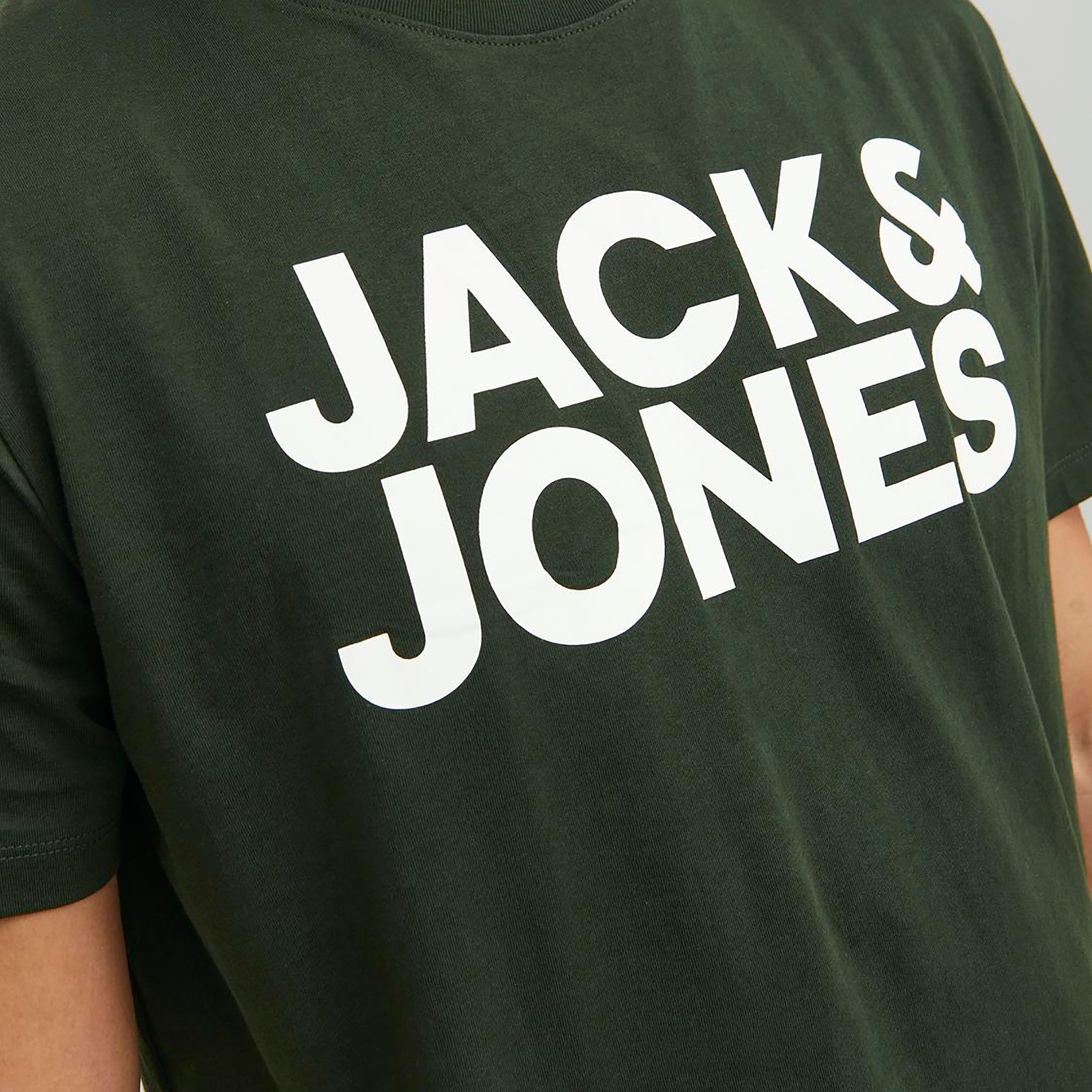 تي شيرت من جاك آند جونز مع شعار بأكمام قصيرة و ياقة مستديرة-men-clothing-tshirtsandpolos-tshirts-image-3