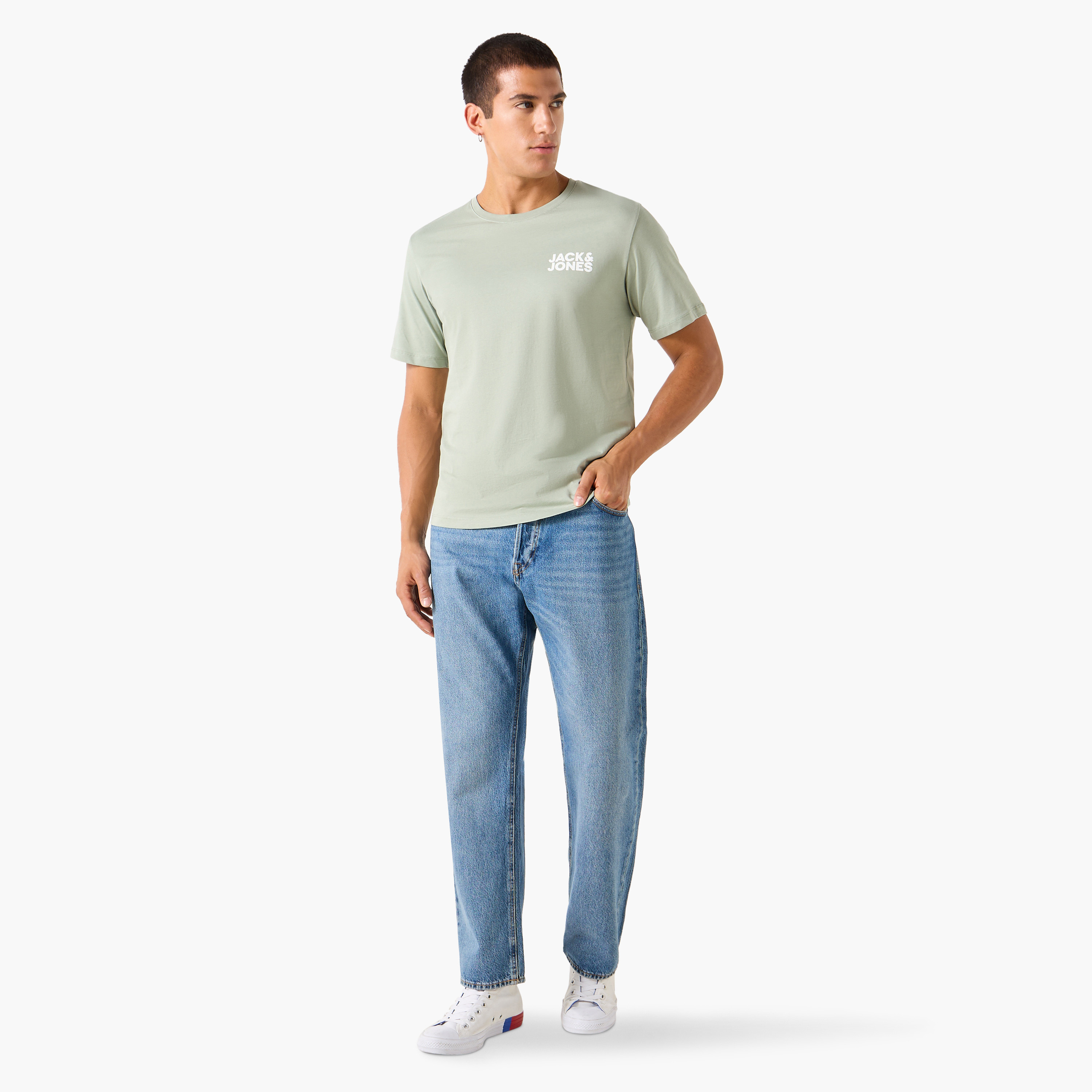 تي شيرت رجالي سادة برقبة دائرية وأكمام قصيرة من جاك أند جونز-men-clothing-tshirtsandpolos-tshirts-image-2