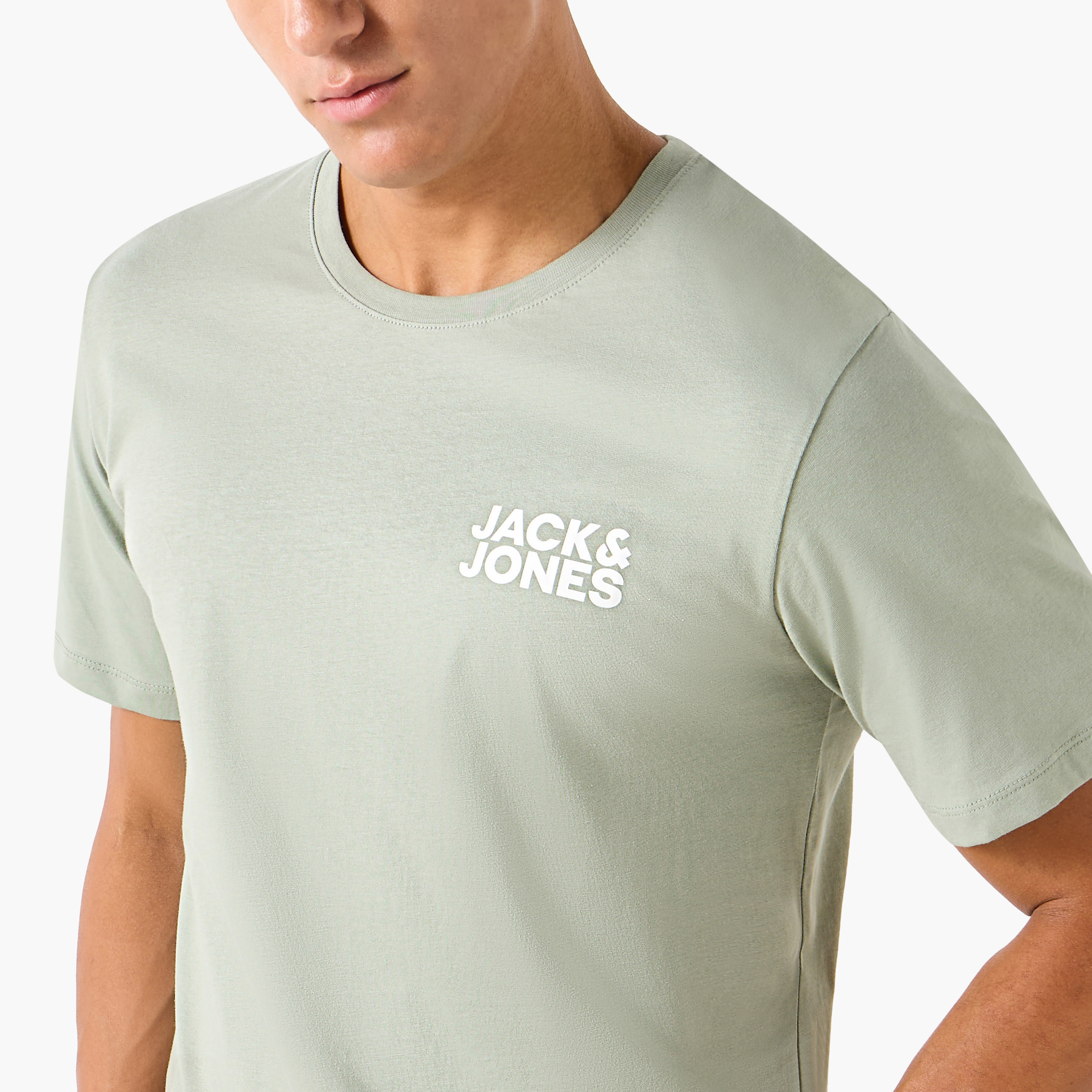 تي شيرت رجالي سادة برقبة دائرية وأكمام قصيرة من جاك أند جونز-men-clothing-tshirtsandpolos-tshirts-image-4