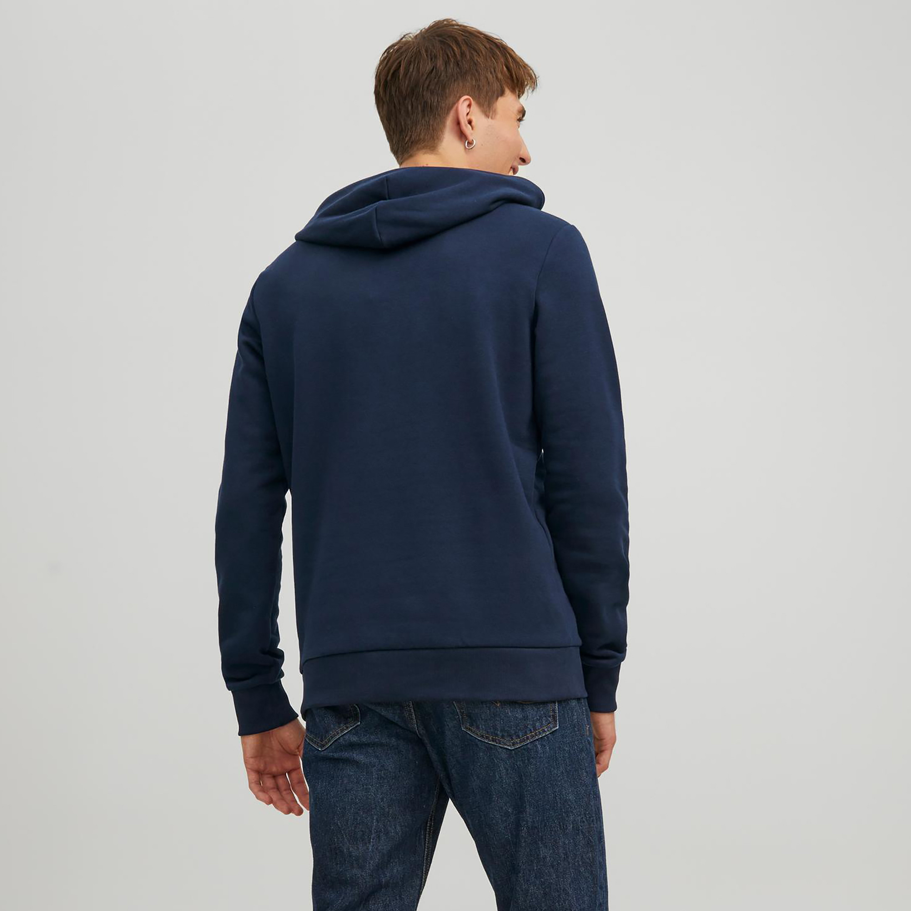 هودي من جاك آند جونز مع شعار بأكمام طويلة مع جيب كانغارو-men-winterwear-hoodiesandsweatshirts-image-4