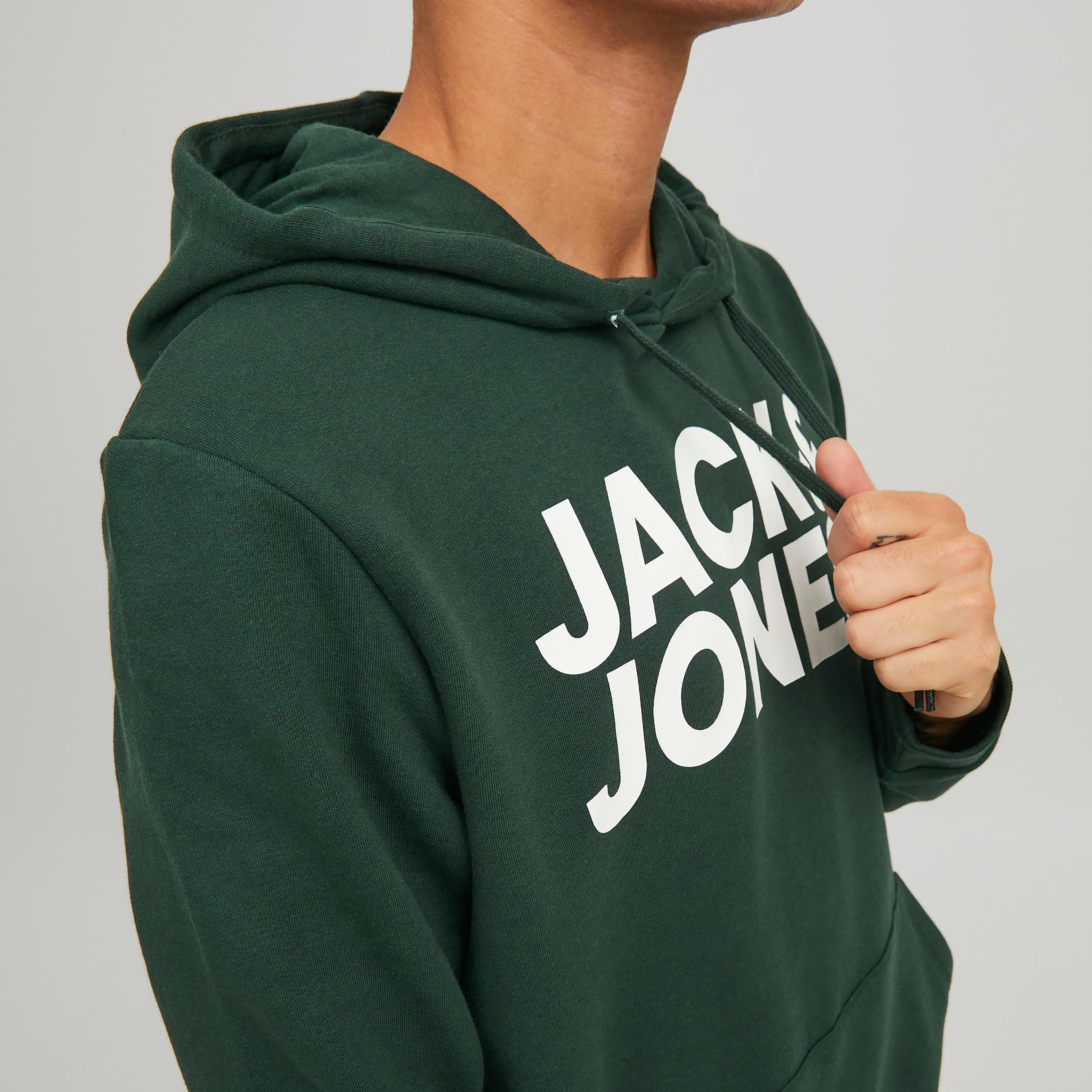 هودي من جاك آند جونز مع شعار بأكمام طويلة مع جيب كانغارو-men-winterwear-hoodiesandsweatshirts-image-9