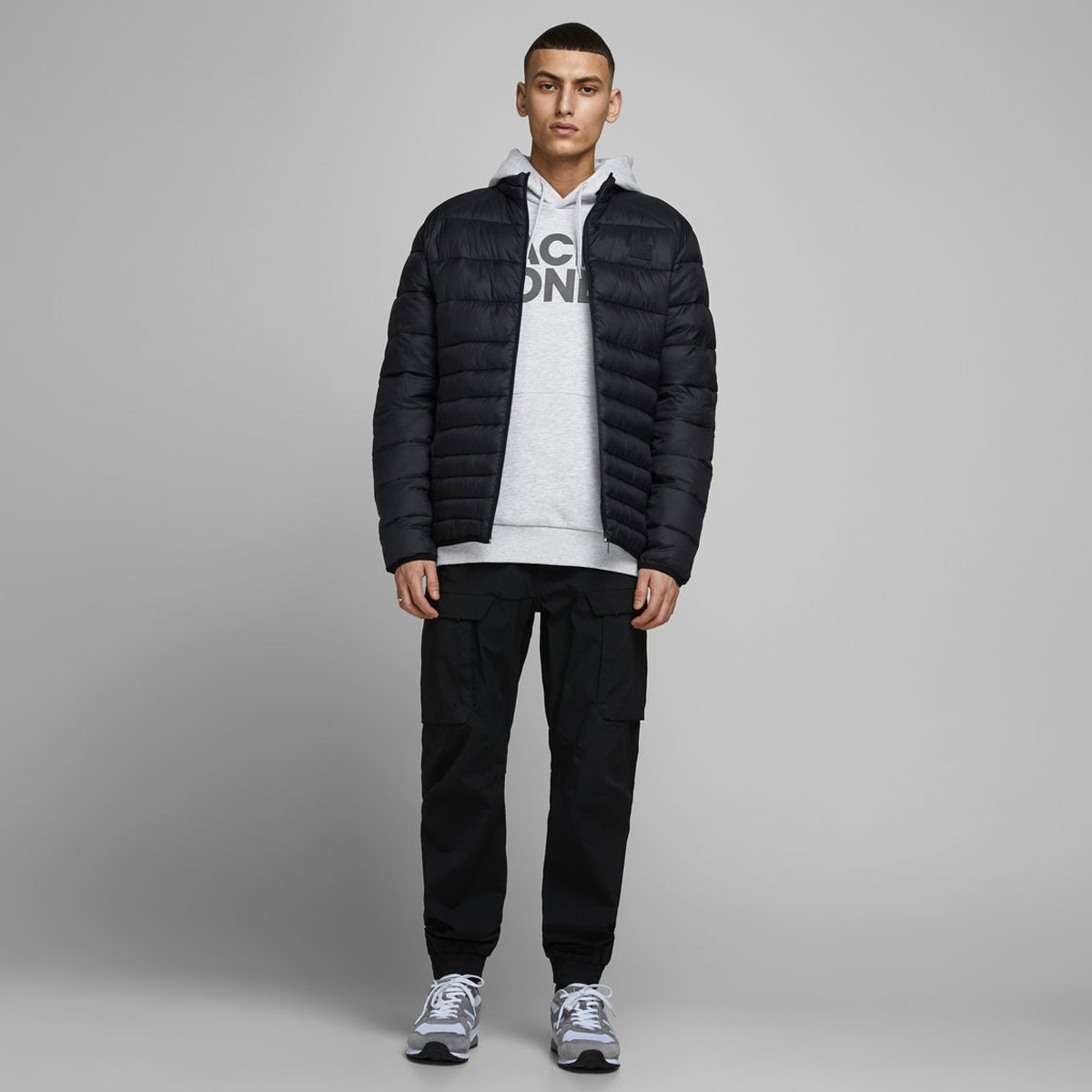 هودي خفيف بطبعات وأكمام طويلة وجيوب من جاك أند جونز-men-winterwear-hoodiesandsweatshirts-image-10