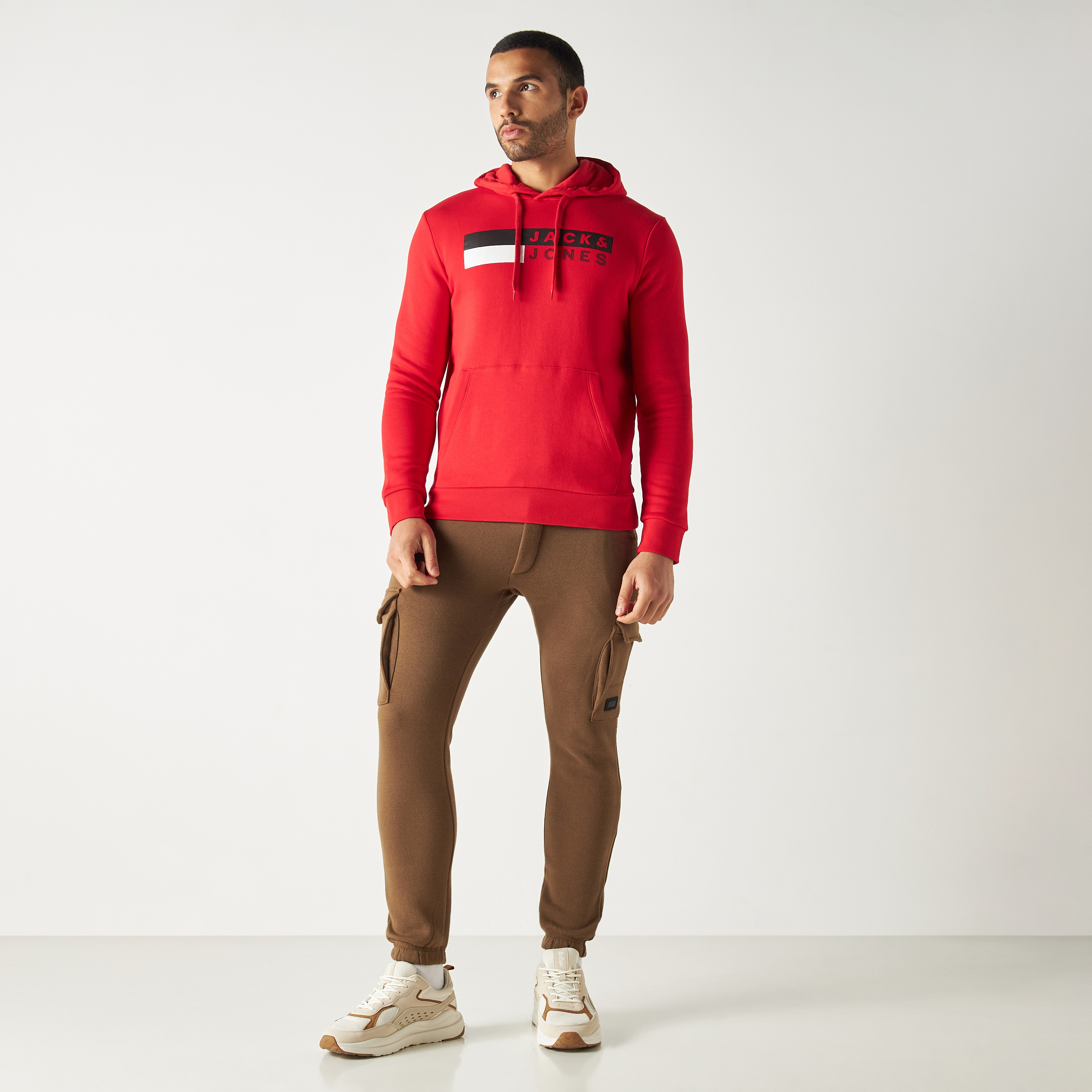 هودي من جاك آند جونز مع شعار بأكمام طويلة مع جيب كانغارو-men-winterwear-hoodiesandsweatshirts-image-13