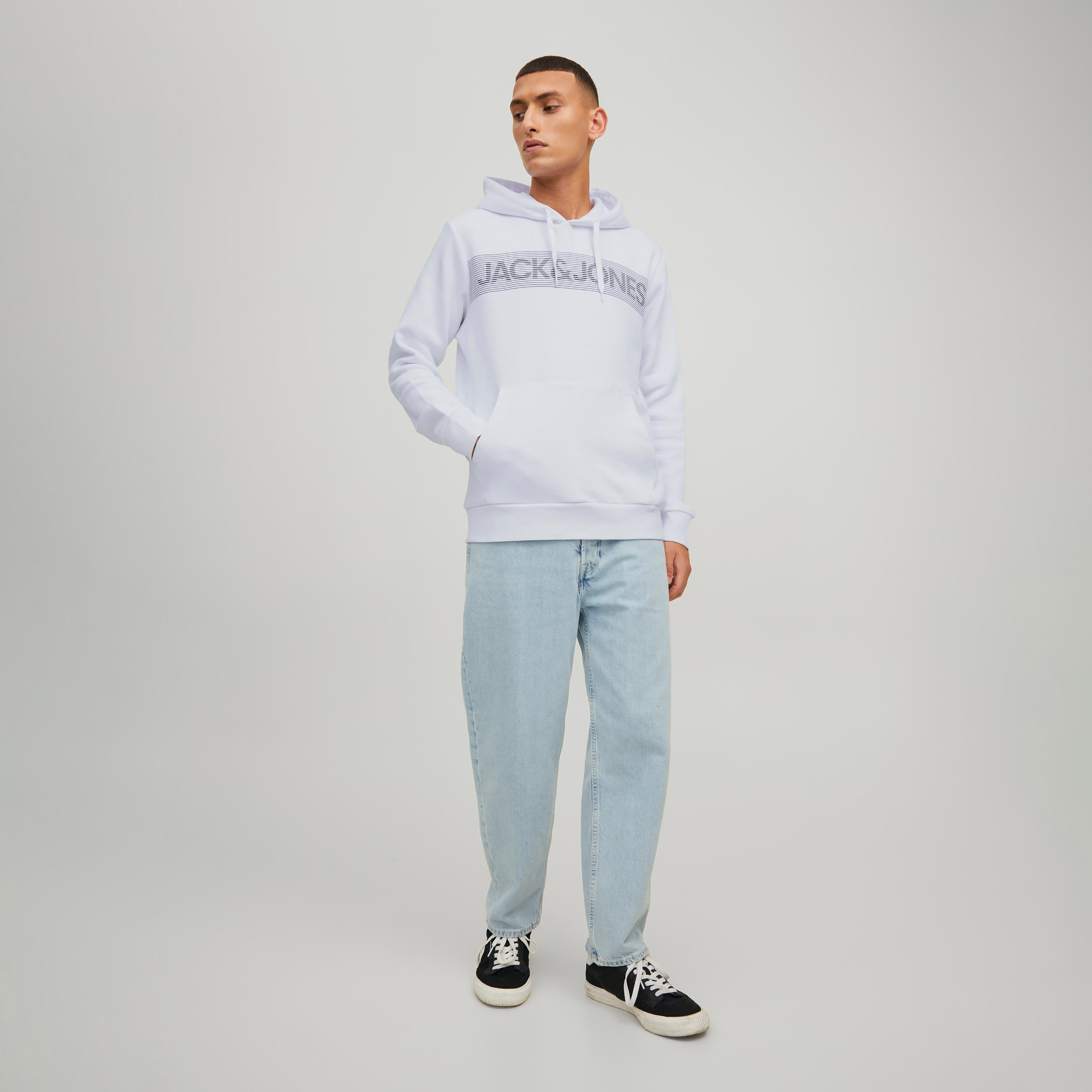 هودي من جاك آند جونز مع شعار بأكمام طويلة مع جيب كانغارو-men-winterwear-hoodiesandsweatshirts-image-17