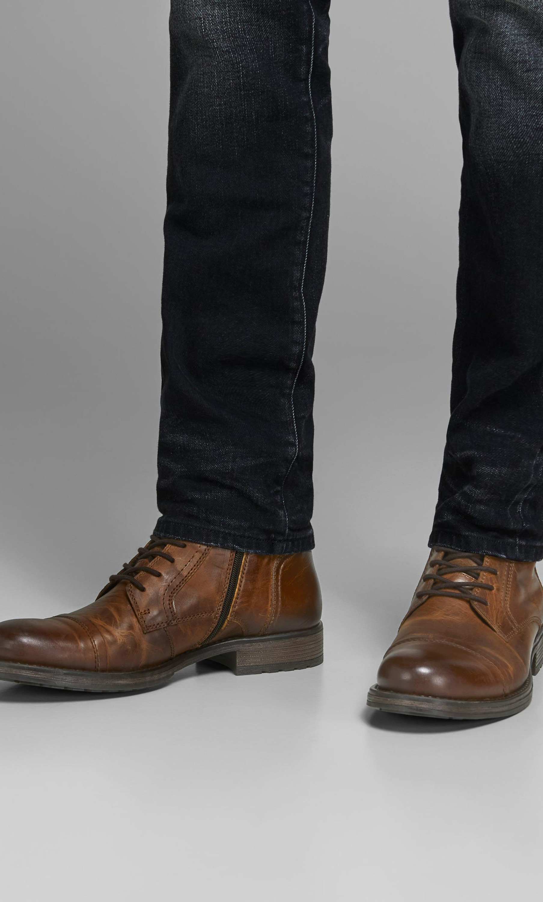 بوتز جاك آند جونز الرجالي مصنوع من الجلد بأربطة وسحاب | 12156000-men-shoes-boots-image-7