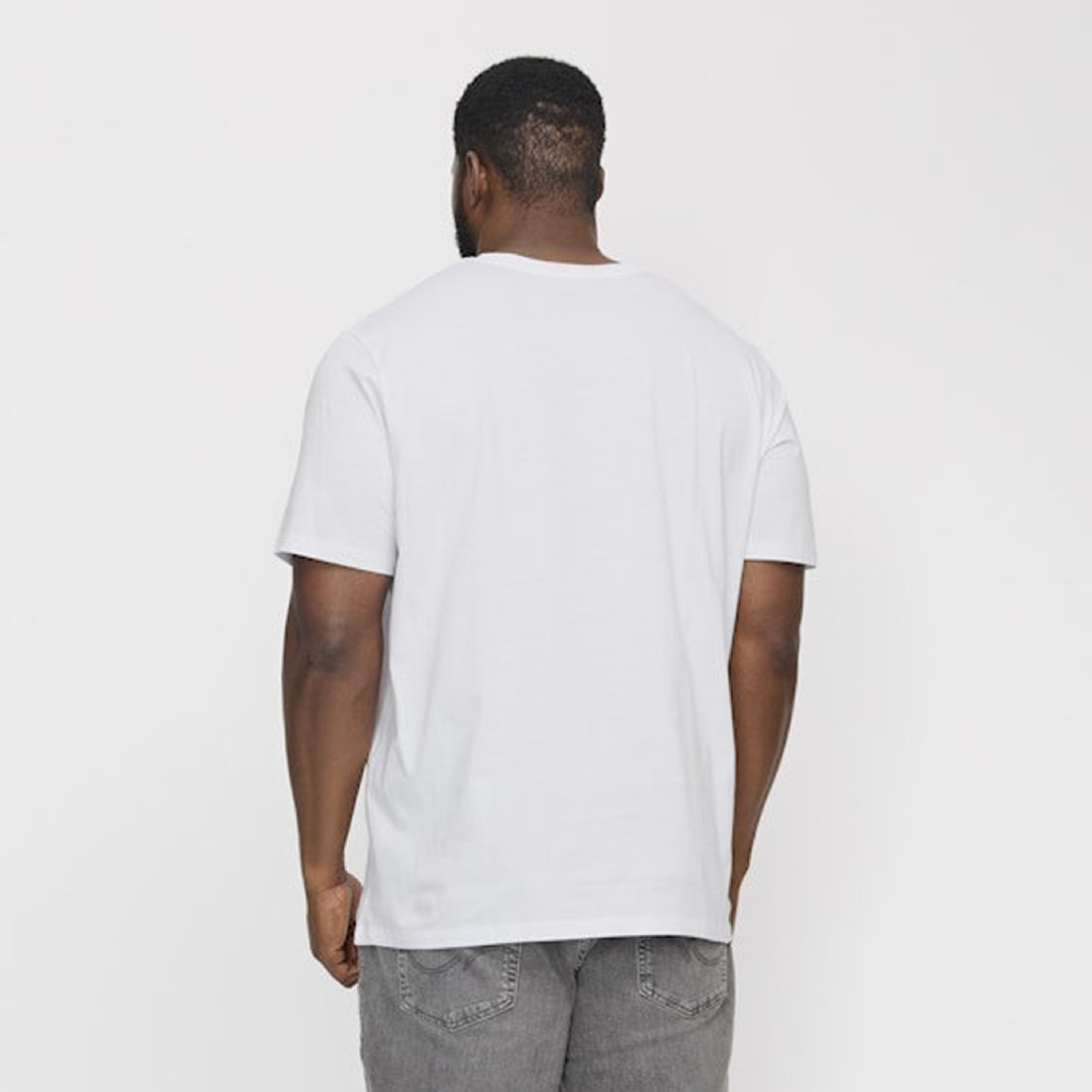 تي شيرت رجالي بأكمام قصيرة وياقة دائرية وشعار مقاس كبير من جاك اند جونز-men-clothing-tshirtsandpolos-tshirts-image-8