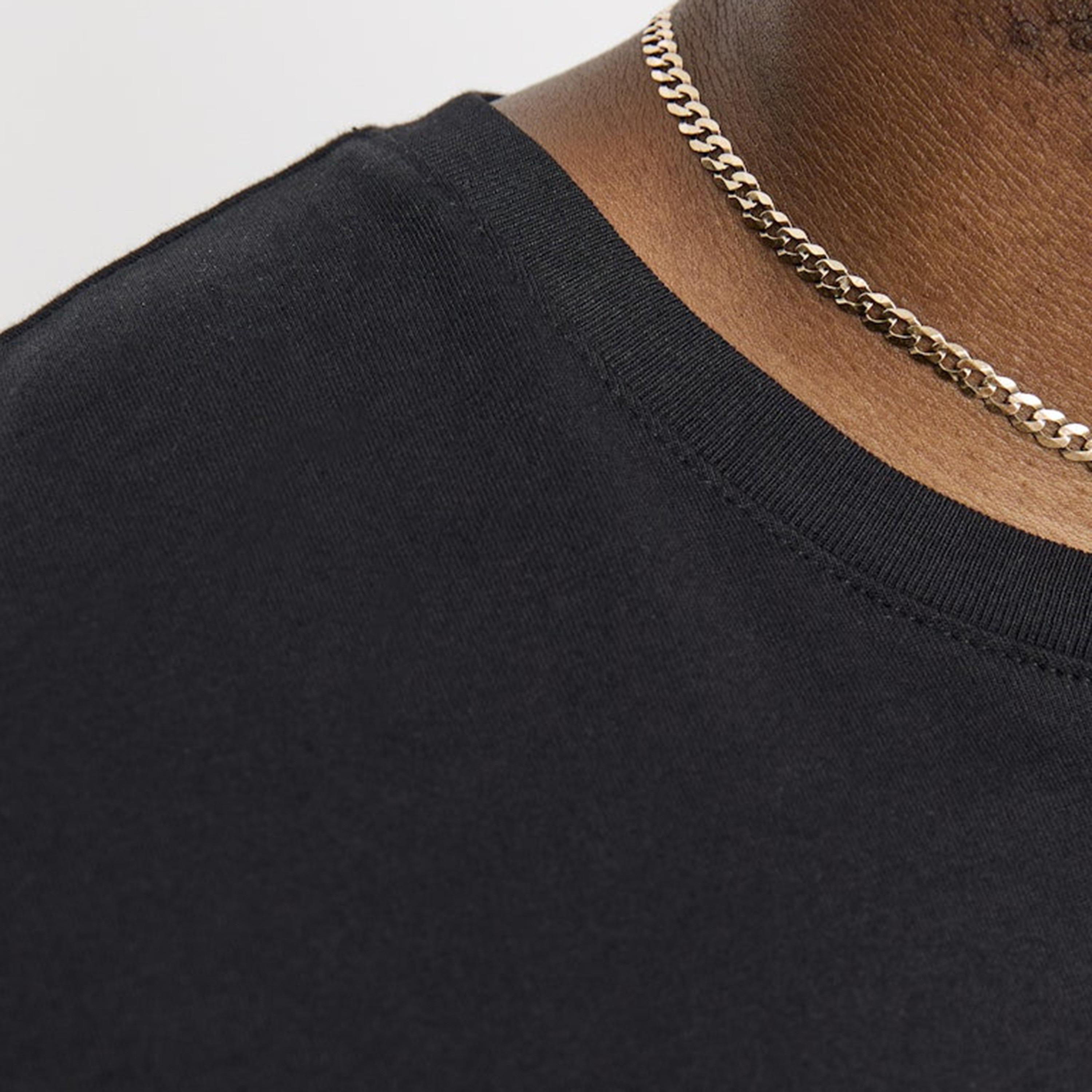 تي شيرت رجالي بأكمام قصيرة وياقة دائرية وشعار مقاس كبير من جاك اند جونز-men-clothing-tshirtsandpolos-tshirts-image-3
