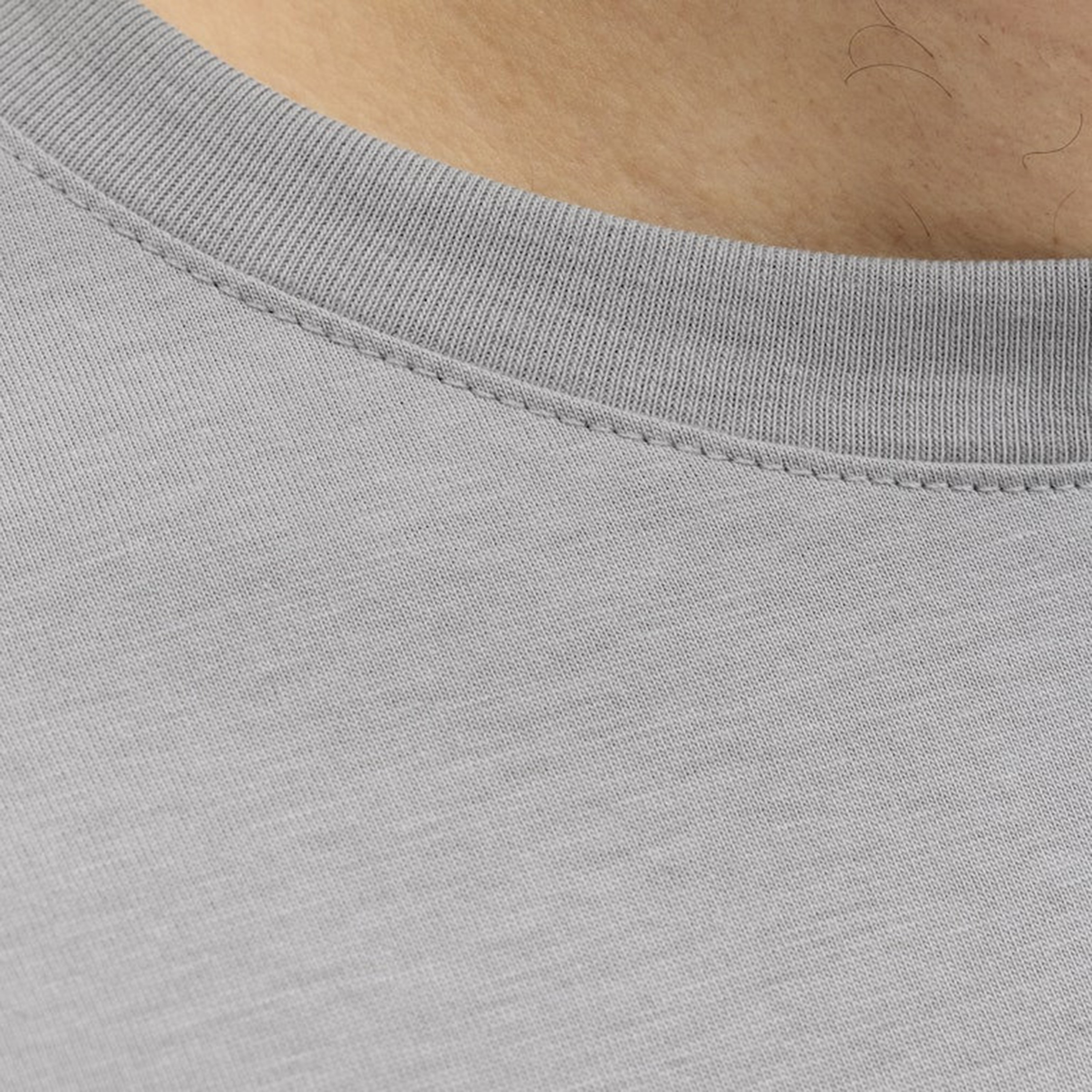 تي شيرت رجالي بأكمام قصيرة وياقة دائرية وشعار مقاس كبير من جاك اند جونز-men-clothing-tshirtsandpolos-tshirts-image-8