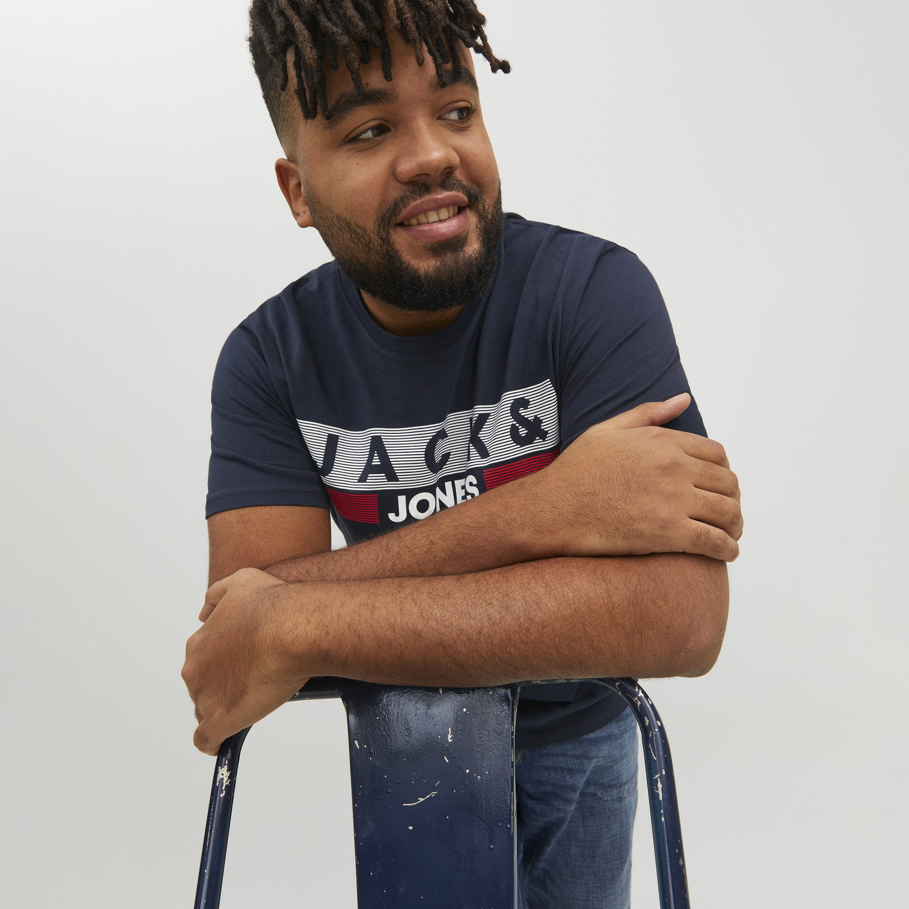 تي شيرت من جاك آند جونز مع شعار بأكمام قصيرة و ياقة مستديرة-men-clothing-tshirtsandpolos-tshirts-image-14