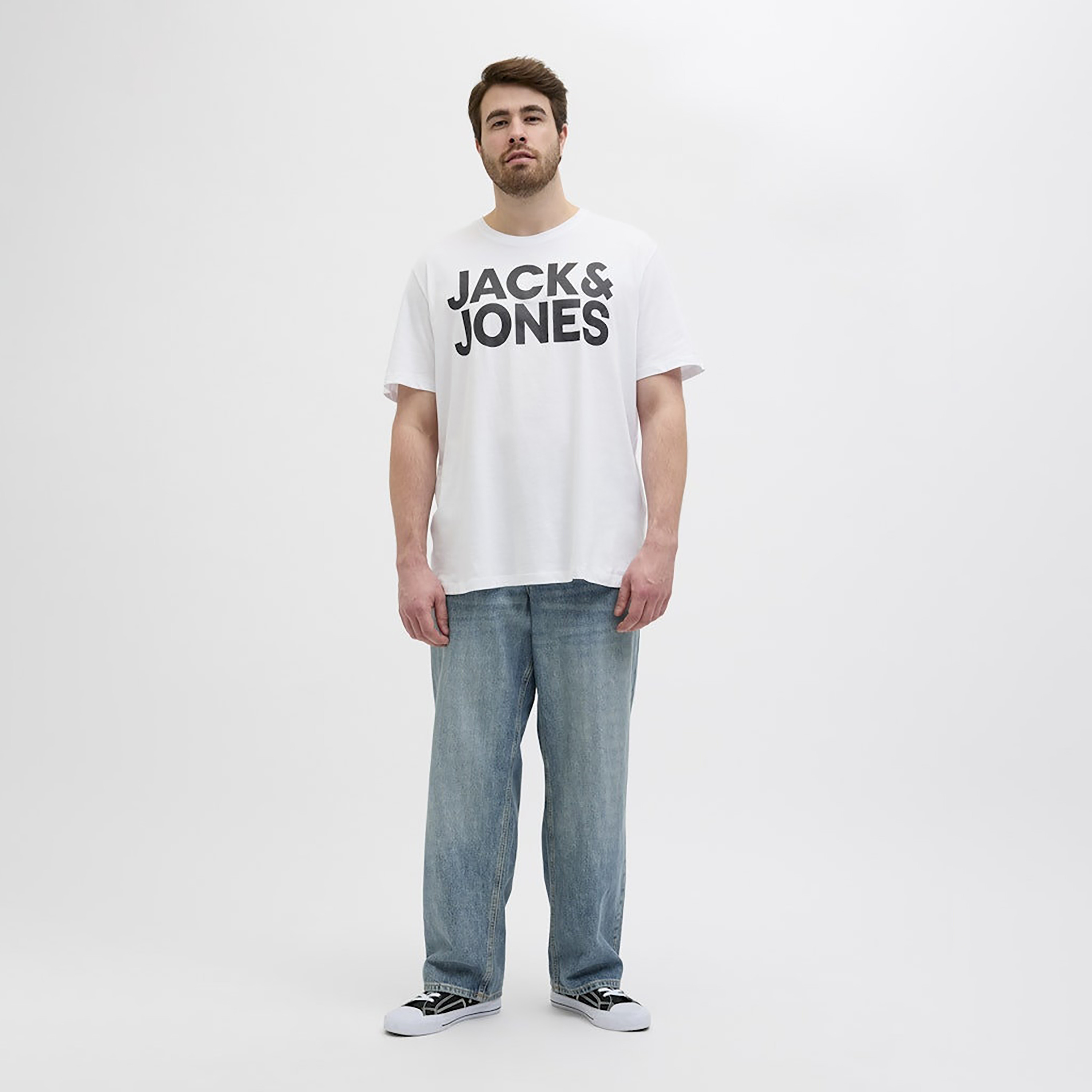 تي شيرت من جاك آند جونز مع شعار بأكمام قصيرة و ياقة مستديرة-men-clothing-tshirtsandpolos-tshirts-image-5