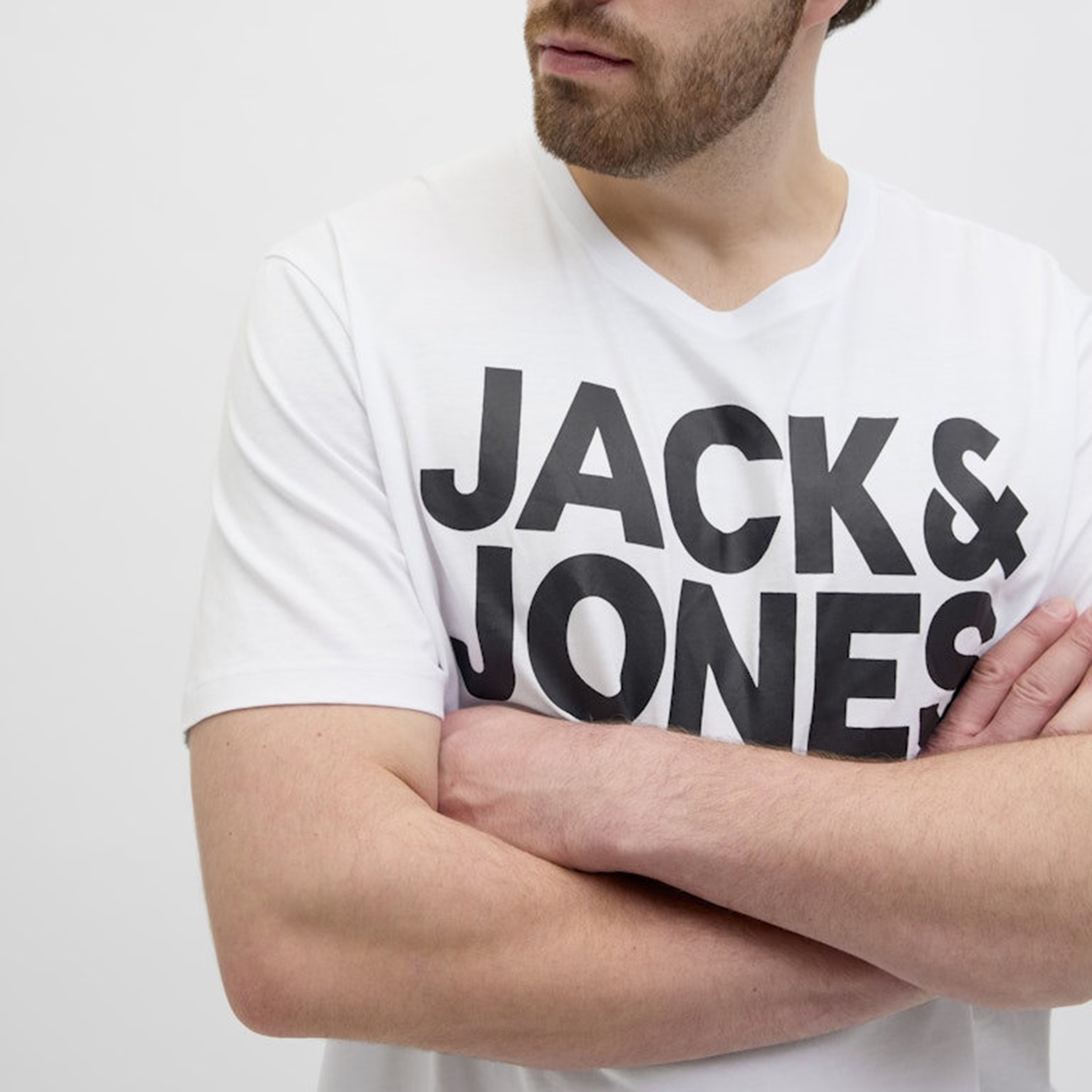 تي شيرت من جاك آند جونز مع شعار بأكمام قصيرة و ياقة مستديرة-men-clothing-tshirtsandpolos-tshirts-image-6