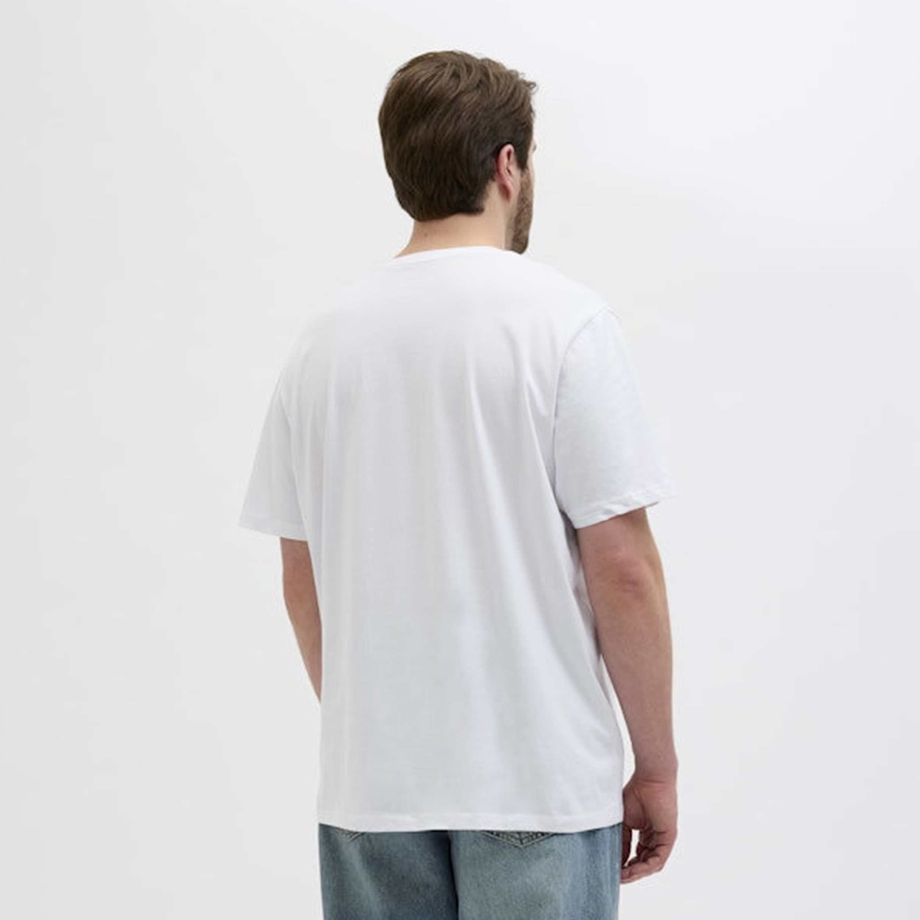 تي شيرت من جاك آند جونز مع شعار بأكمام قصيرة و ياقة مستديرة-men-clothing-tshirtsandpolos-tshirts-image-7