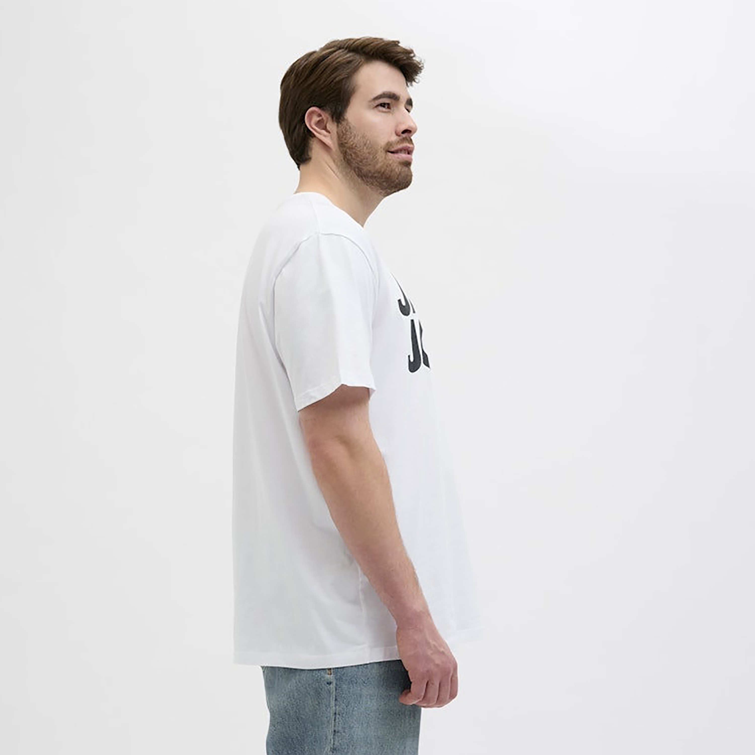 تي شيرت من جاك آند جونز مع شعار بأكمام قصيرة و ياقة مستديرة-men-clothing-tshirtsandpolos-tshirts-image-8