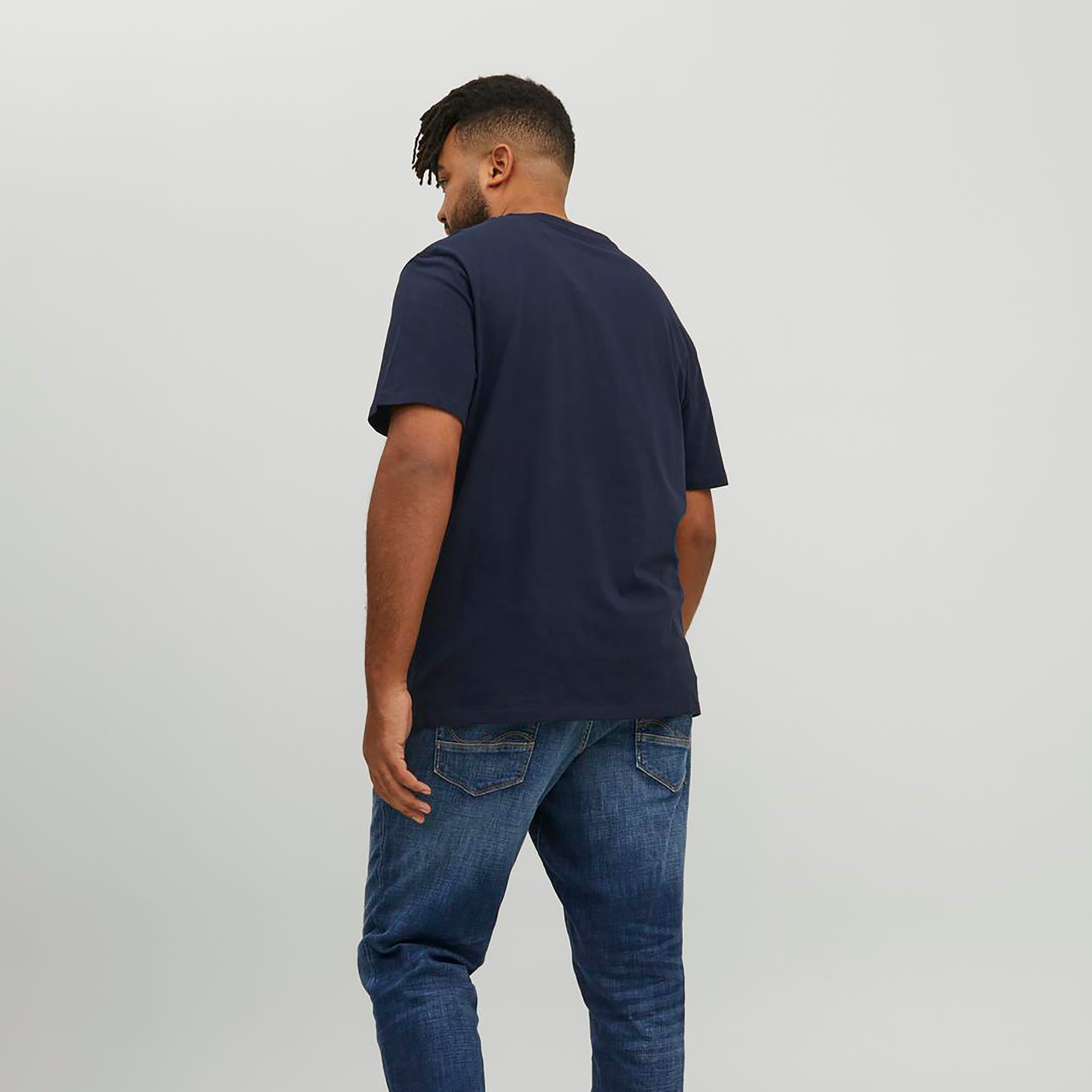 تيشيرت ذو شعار مقاس كبير وأكمام قصيرة ورقبة دائرية من جاك آند جونز-men-clothing-tshirtsandpolos-tshirts-image-4