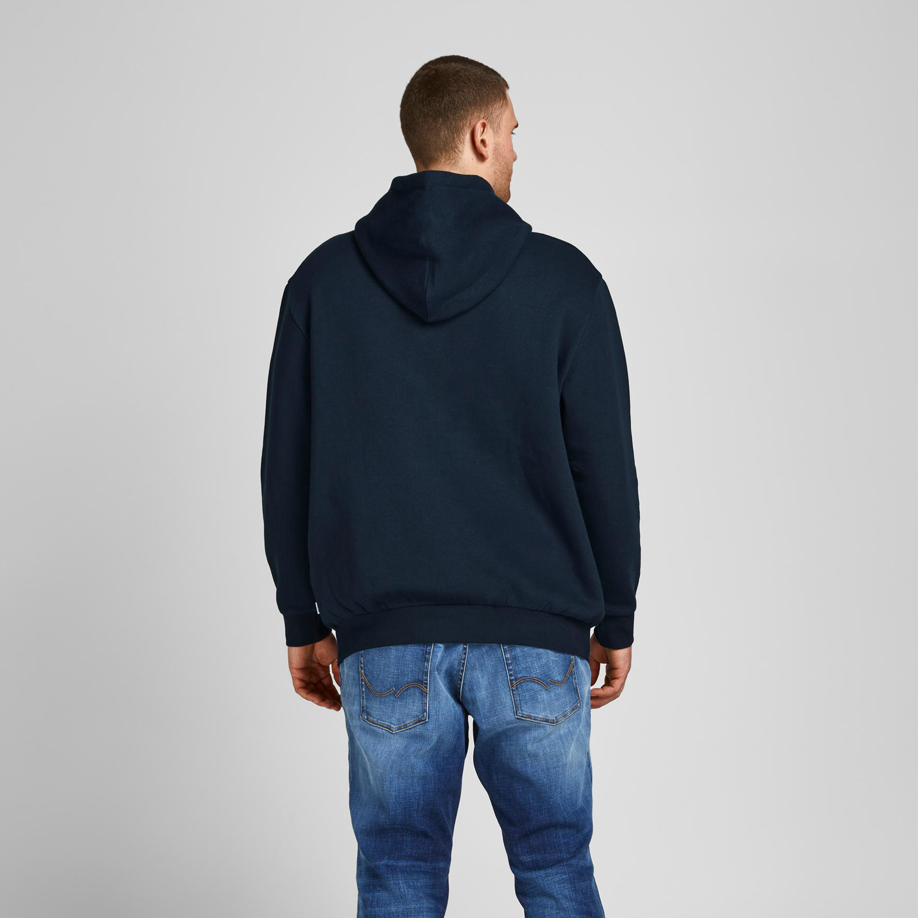 سترة بأكمام طويلة مطبوعة من جاك آند جونز مع جيب كنغر-men-winterwear-hoodiesandsweatshirts-image-4