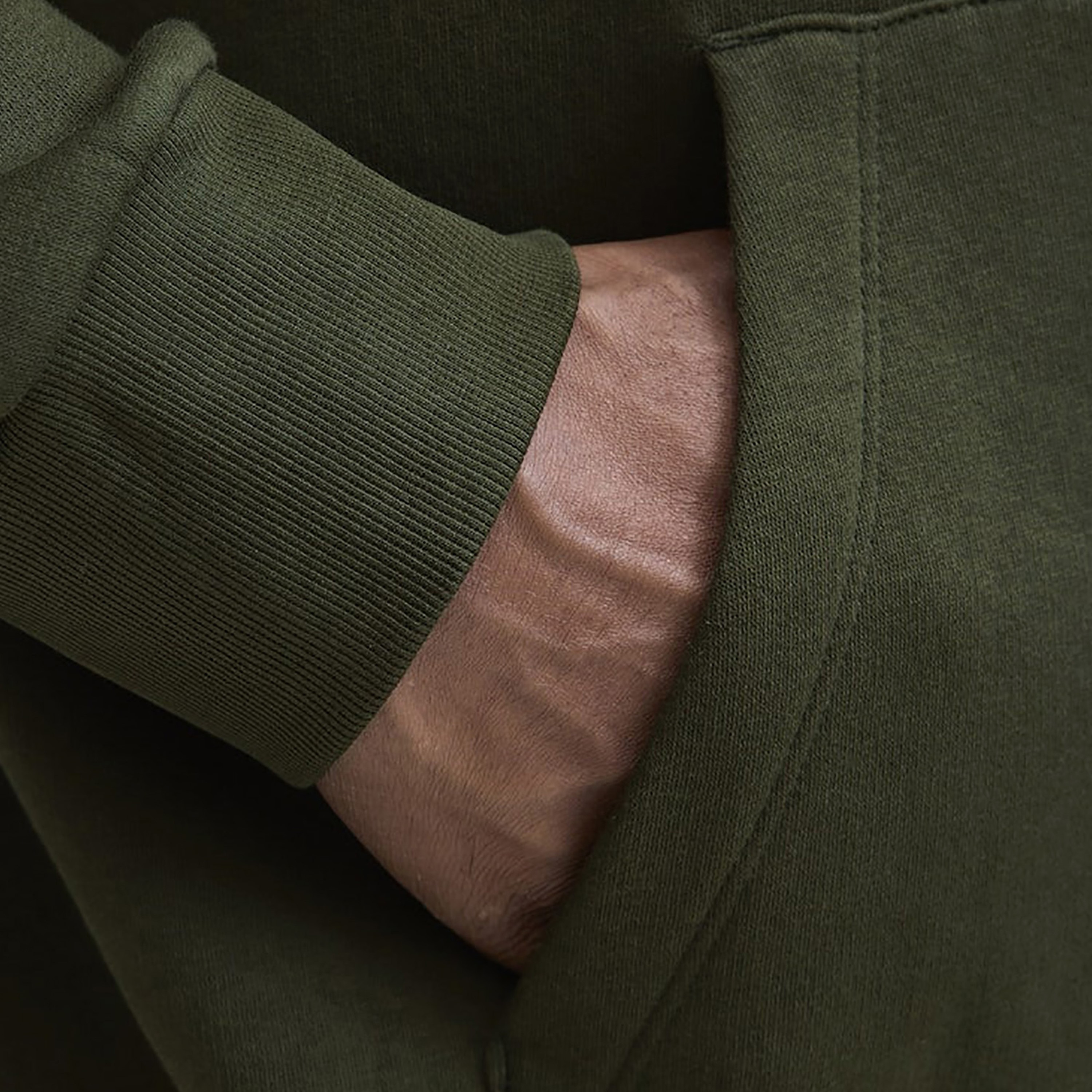 سترة بأكمام طويلة مطبوعة من جاك آند جونز مع جيب كنغر-men-winterwear-hoodiesandsweatshirts-image-26