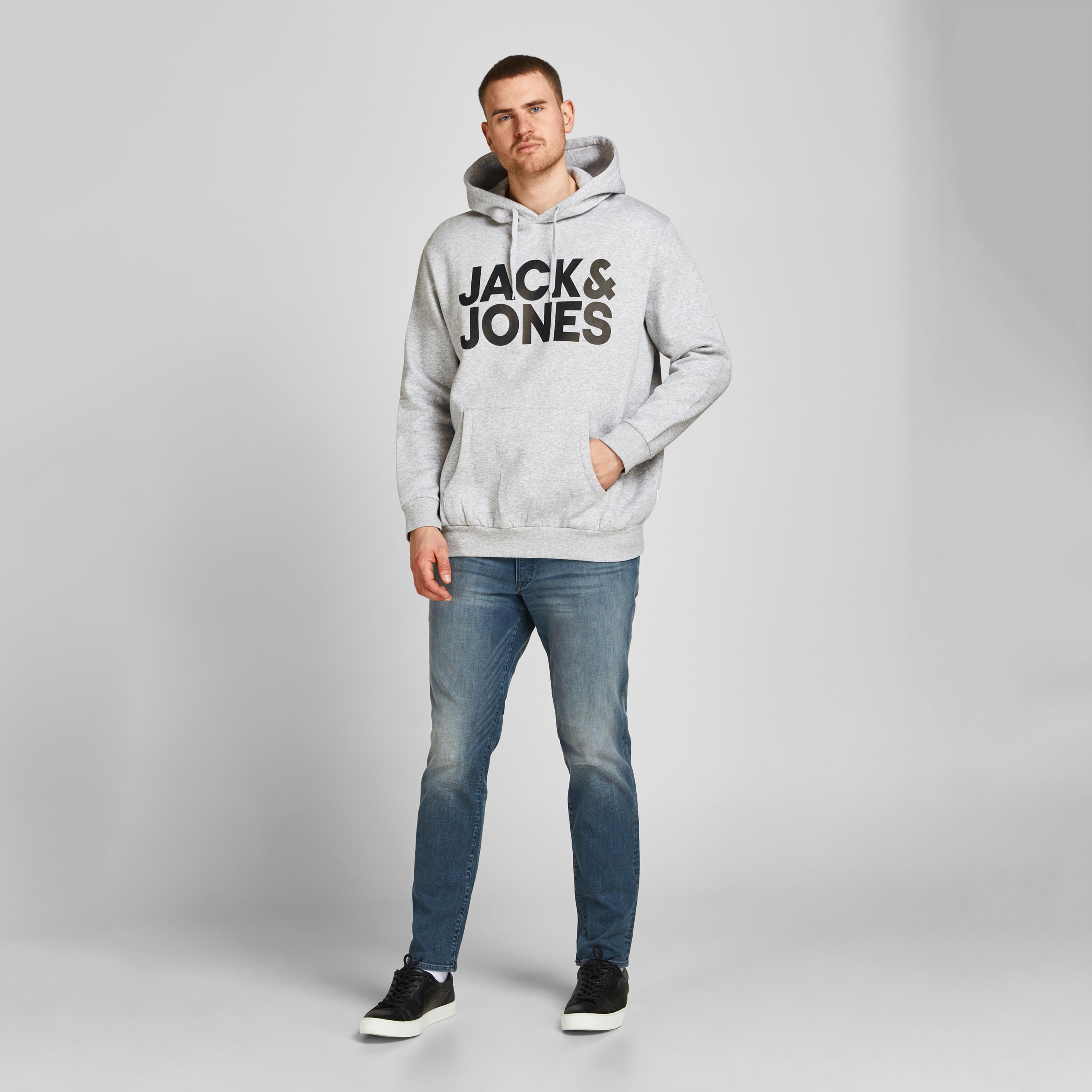 سترة بأكمام طويلة مطبوعة من جاك آند جونز مع جيب كنغر-men-winterwear-hoodiesandsweatshirts-image-9