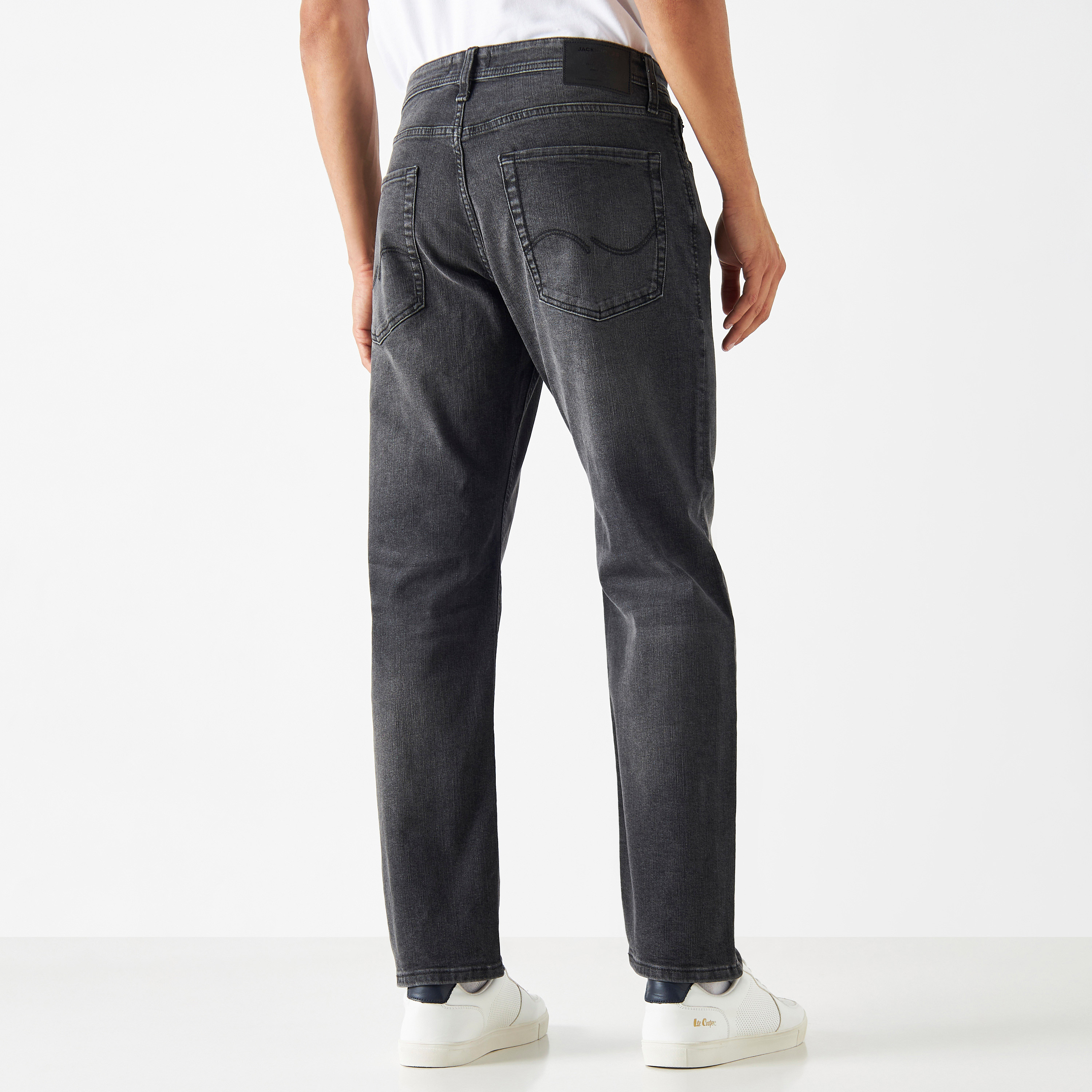 بنطال جينز مزين بجيب من جاك آند جونز بخصر متوسط الارتفاع مع مدبب-men-clothing-bottoms-jeans-image-3