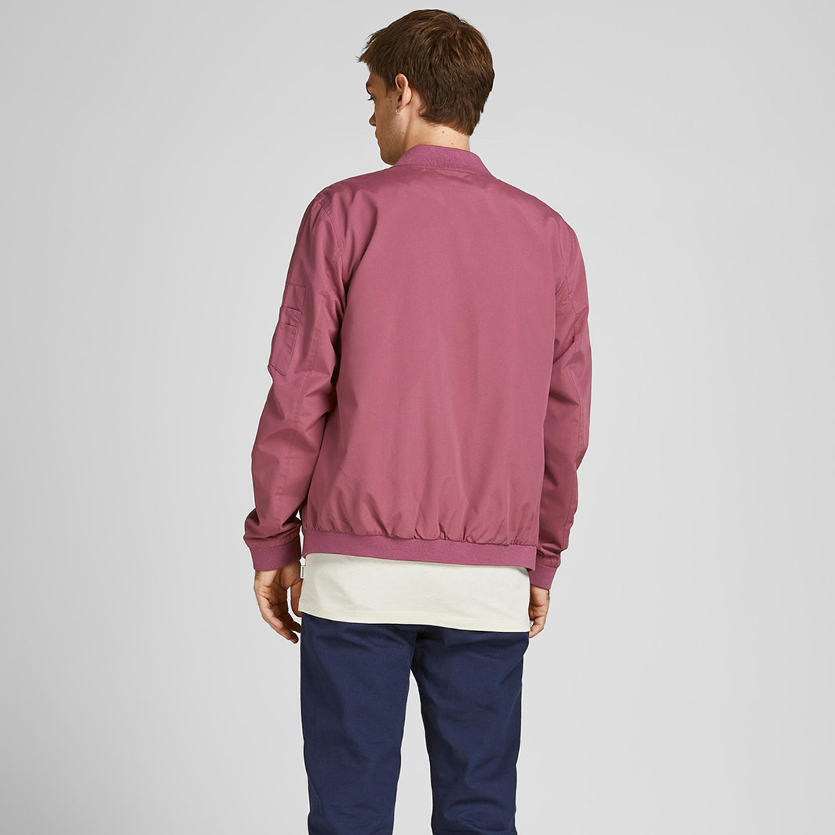 جاكيت بومبر من جاك آند جونز وردي سادة بحافة مضلعة للرجال-men-clothing-jacketsandblazers-jackets-image-2