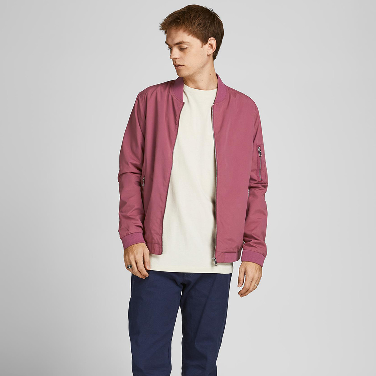 جاكيت بومبر من جاك آند جونز وردي سادة بحافة مضلعة للرجال-men-clothing-jacketsandblazers-jackets-image-4