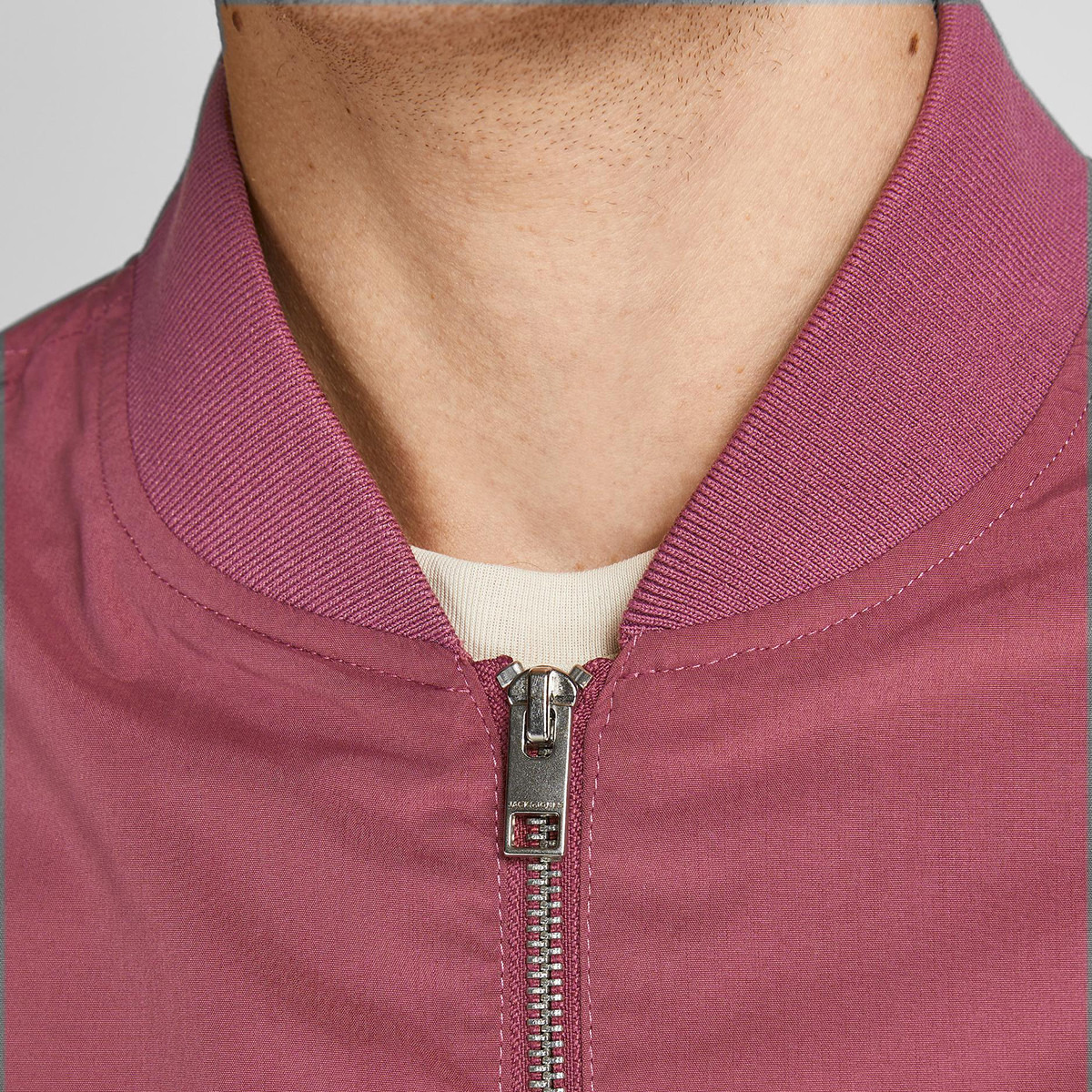 جاكيت بومبر من جاك آند جونز وردي سادة بحافة مضلعة للرجال-men-clothing-jacketsandblazers-jackets-image-6