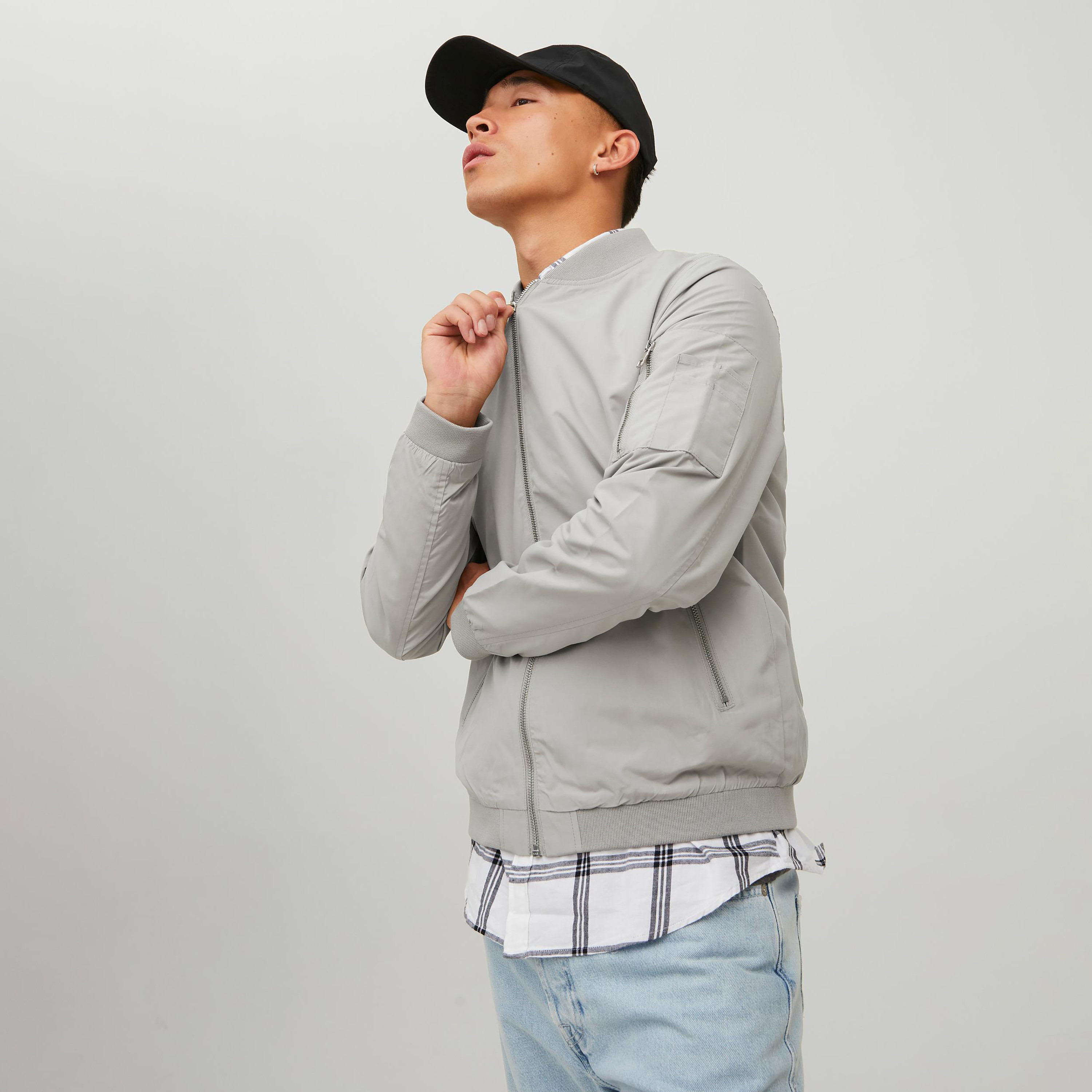 جاكيت جاك اند جونز منفوخ رجالي رمادي سادة بسحاب أمامي-men-clothing-jacketsandblazers-jackets-image-6