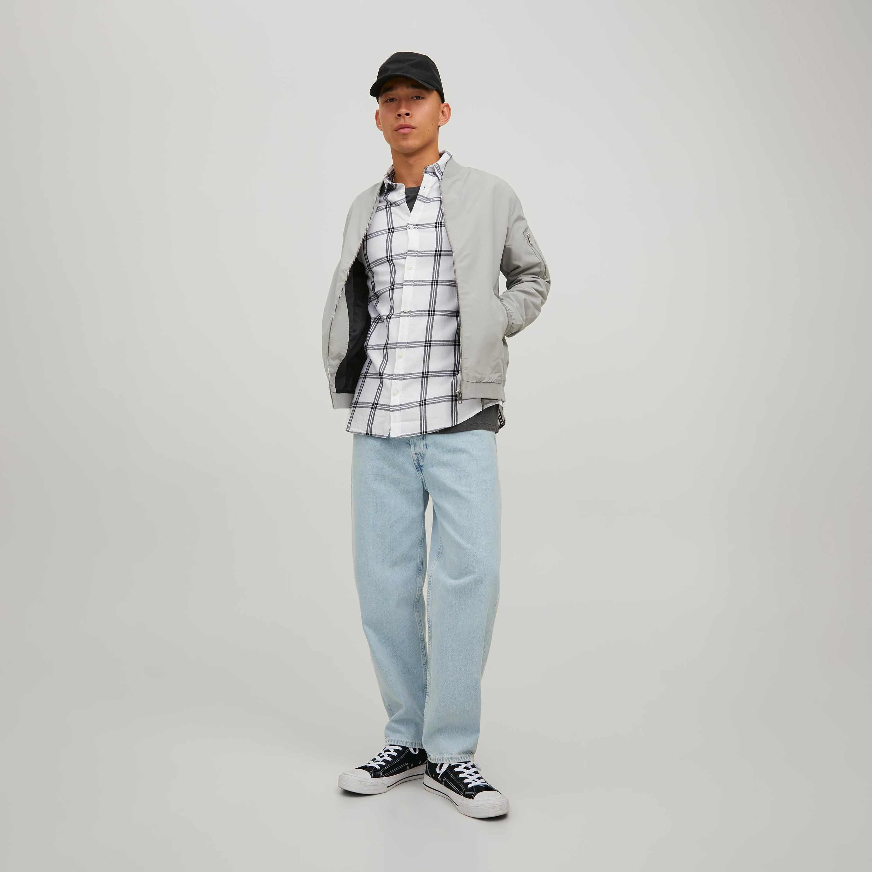 جاكيت جاك اند جونز منفوخ رجالي رمادي سادة بسحاب أمامي-men-clothing-jacketsandblazers-jackets-image-7