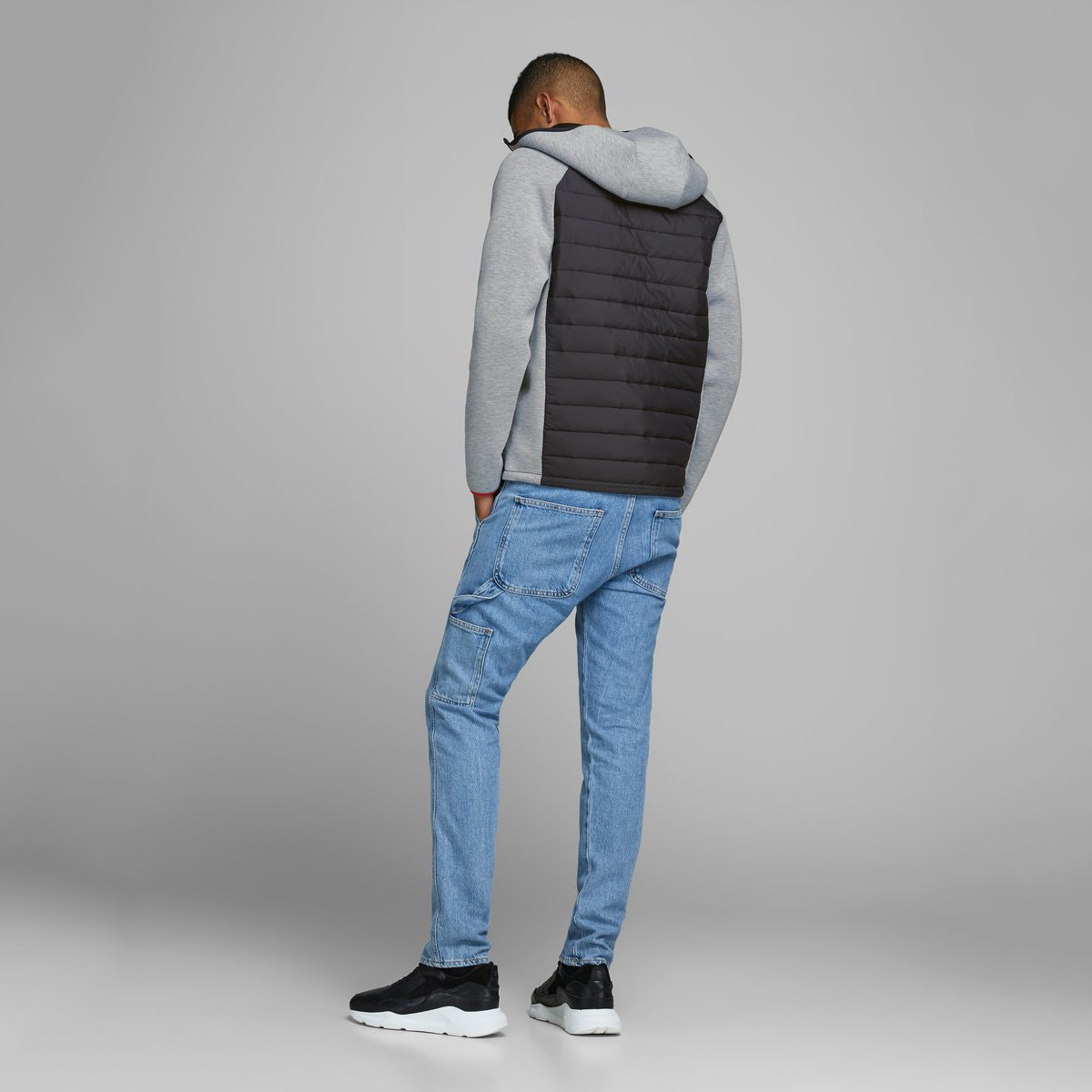 جاكيت مبطّن بأكمام طويلة وياقة بقبّعة وسحّاب إغلاق من جاك أند جونز-men-clothing-jacketsandblazers-jackets-image-2