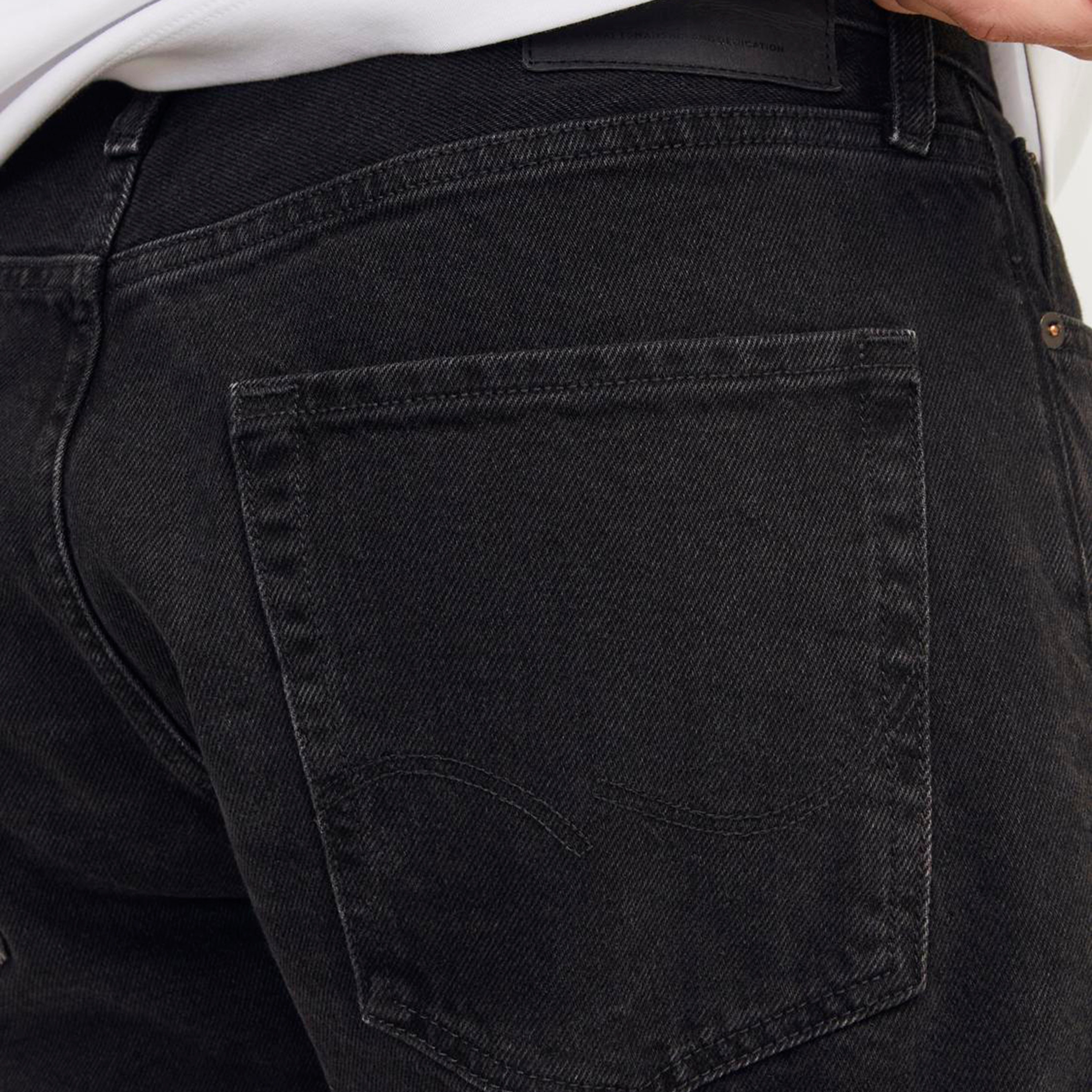 بنطال جينز من جاك آند جونز بعالي الارتفاع وقصة مريحة ومزين بجيوب-men-clothing-bottoms-jeans-image-4