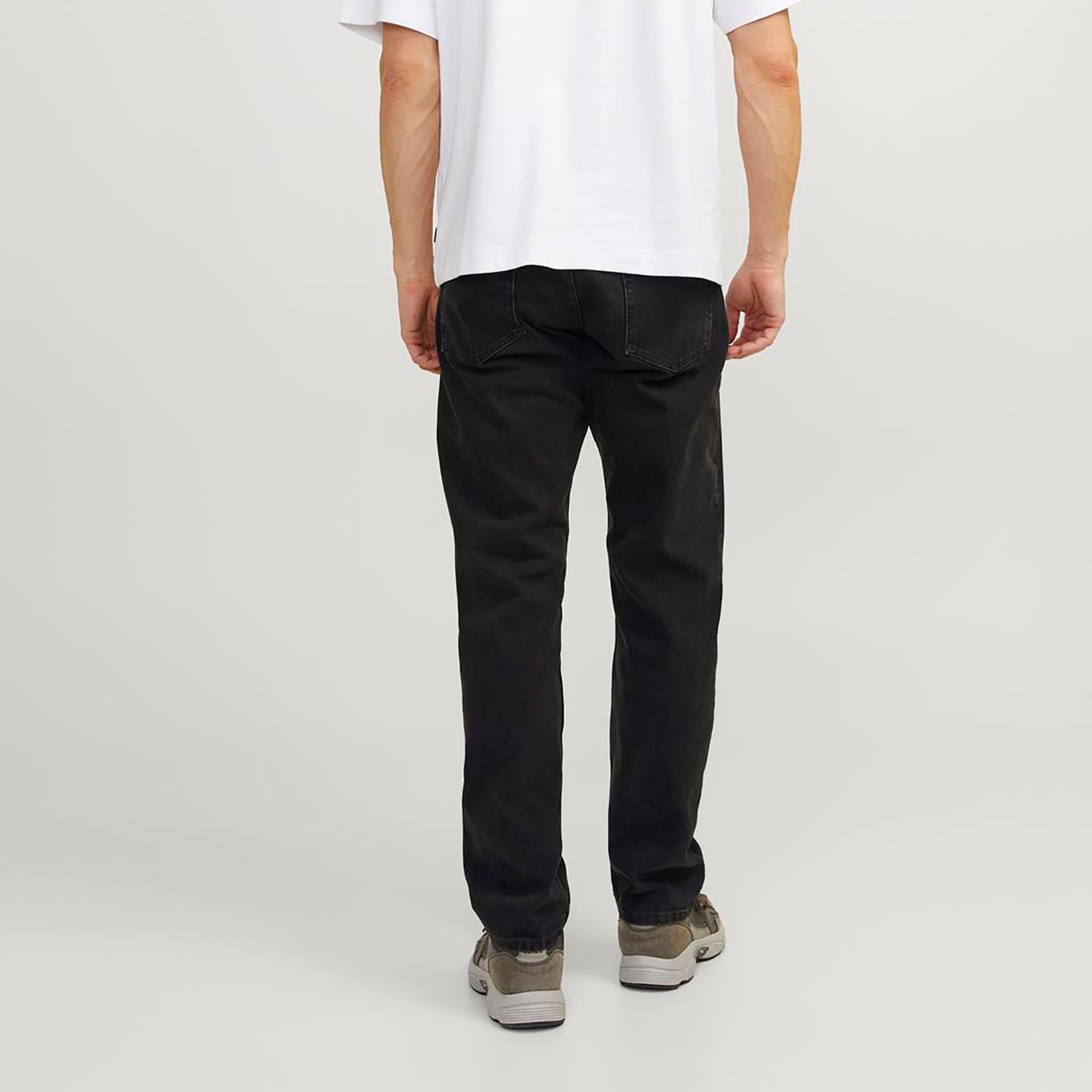 بنطال جينز من جاك آند جونز بعالي الارتفاع وقصة مريحة ومزين بجيوب-men-clothing-bottoms-jeans-image-3