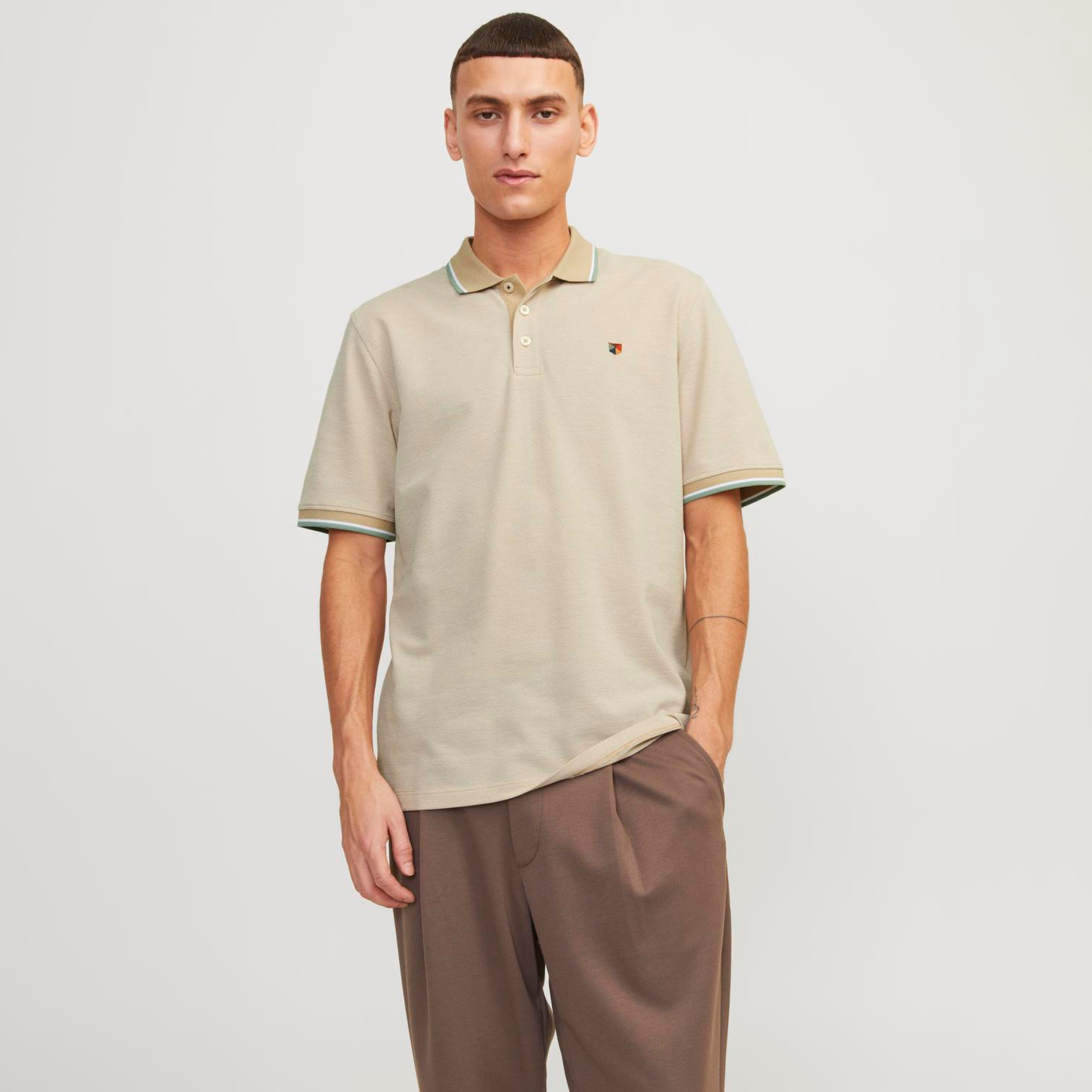 بولو تي شيرت من جاك آند جونز بأكمام قصيرة مع ياقة سادة-men-clothing-tshirtsandpolos-polos-image-1