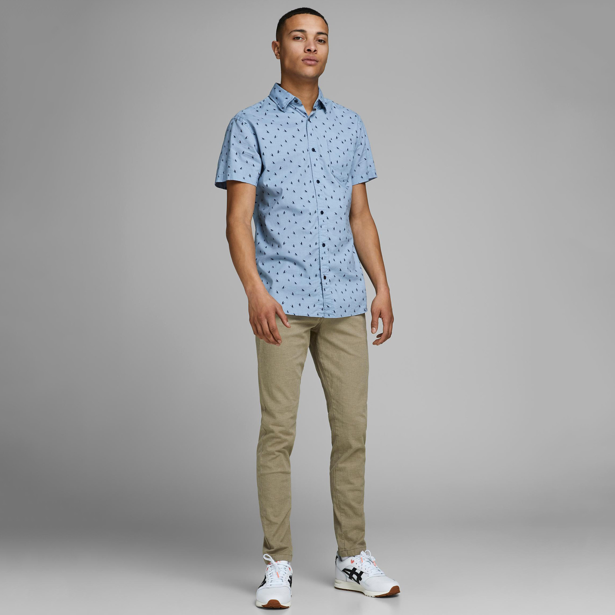Jack & Jones Solid Mid-Rise Trousers with Pockets and Button Closure-men-clothing-bottoms-trousersandchinos-chinos-image-3