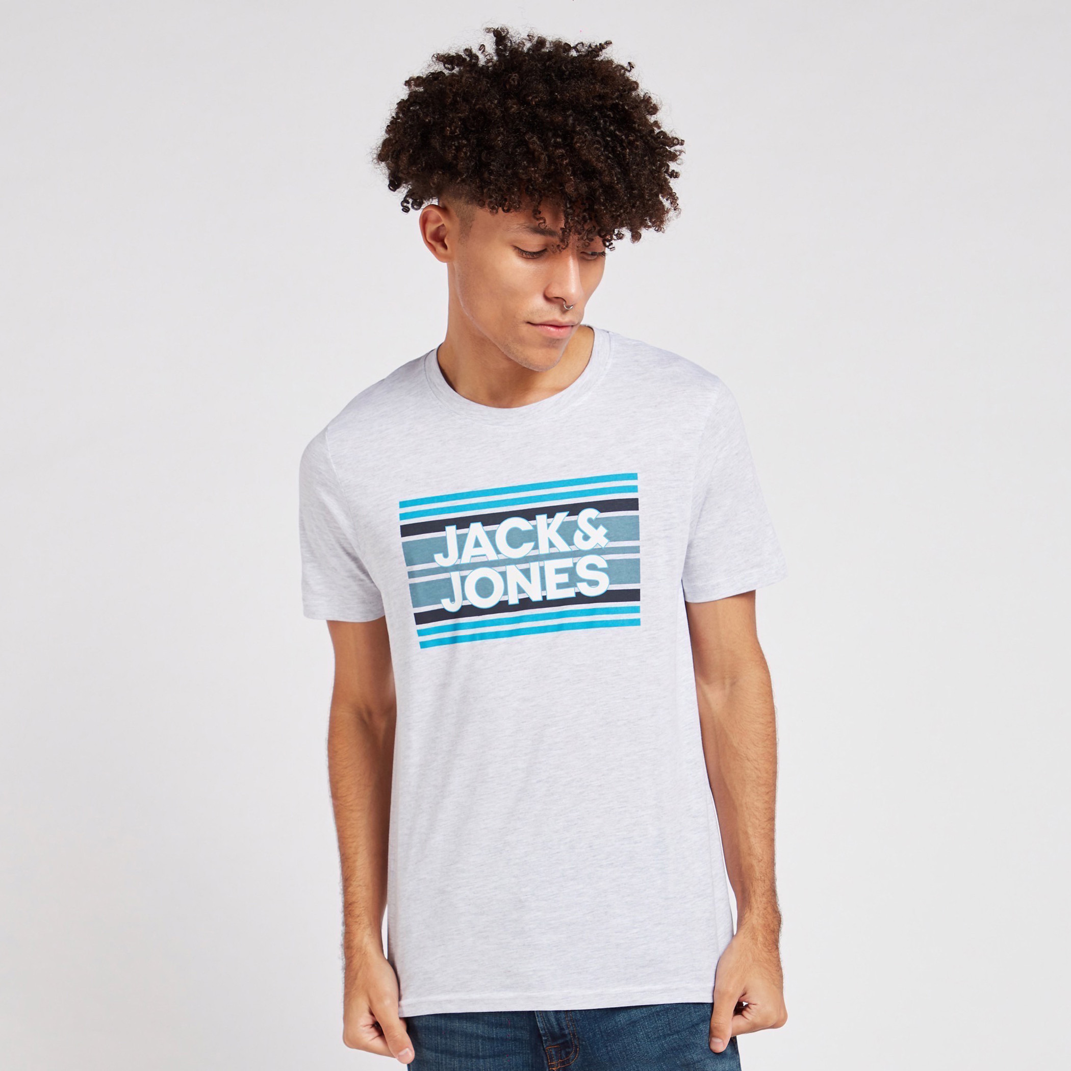 تيشيرت بياقة ضيّقة وأكمام قصيرة وطبعات من جاك آند جونز-men-clothing-tshirtsandpolos-tshirts-image-5