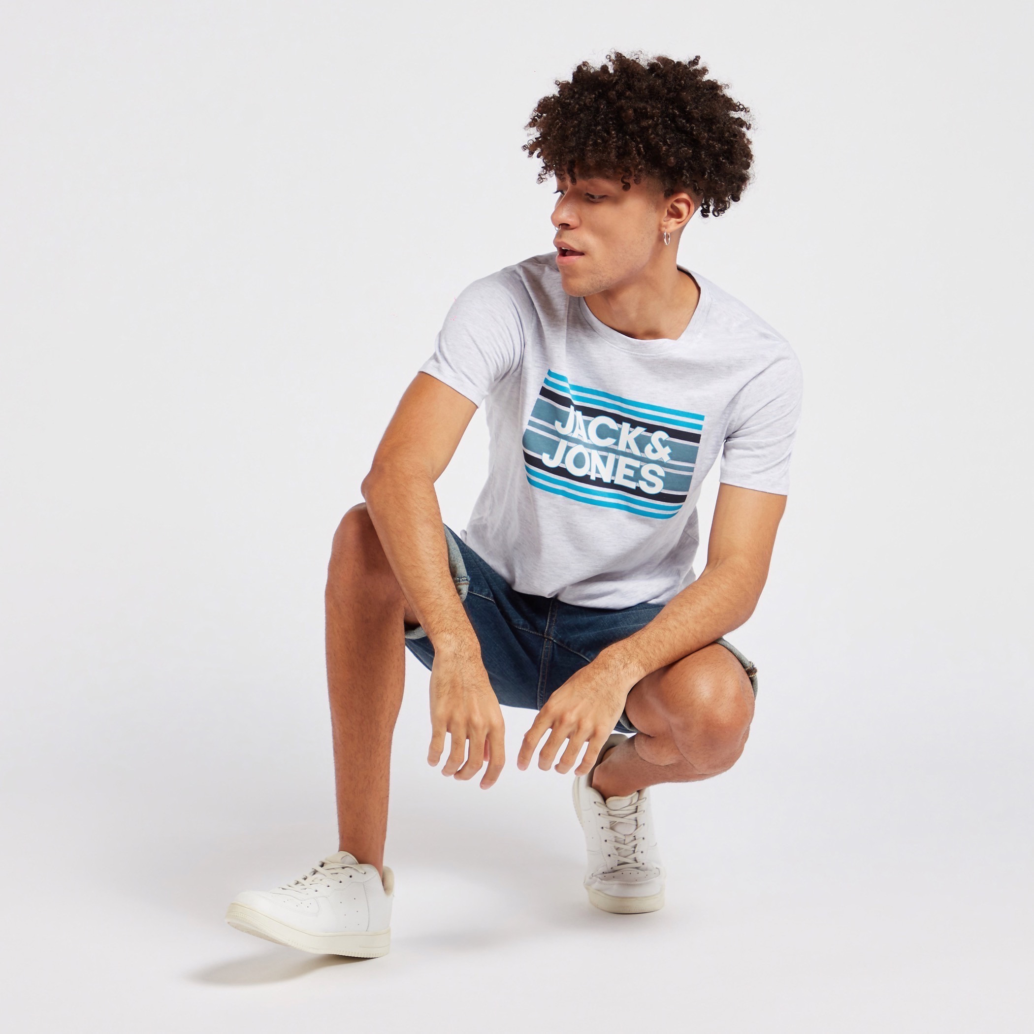 تيشيرت بياقة ضيّقة وأكمام قصيرة وطبعات من جاك آند جونز-men-clothing-tshirtsandpolos-tshirts-image-6
