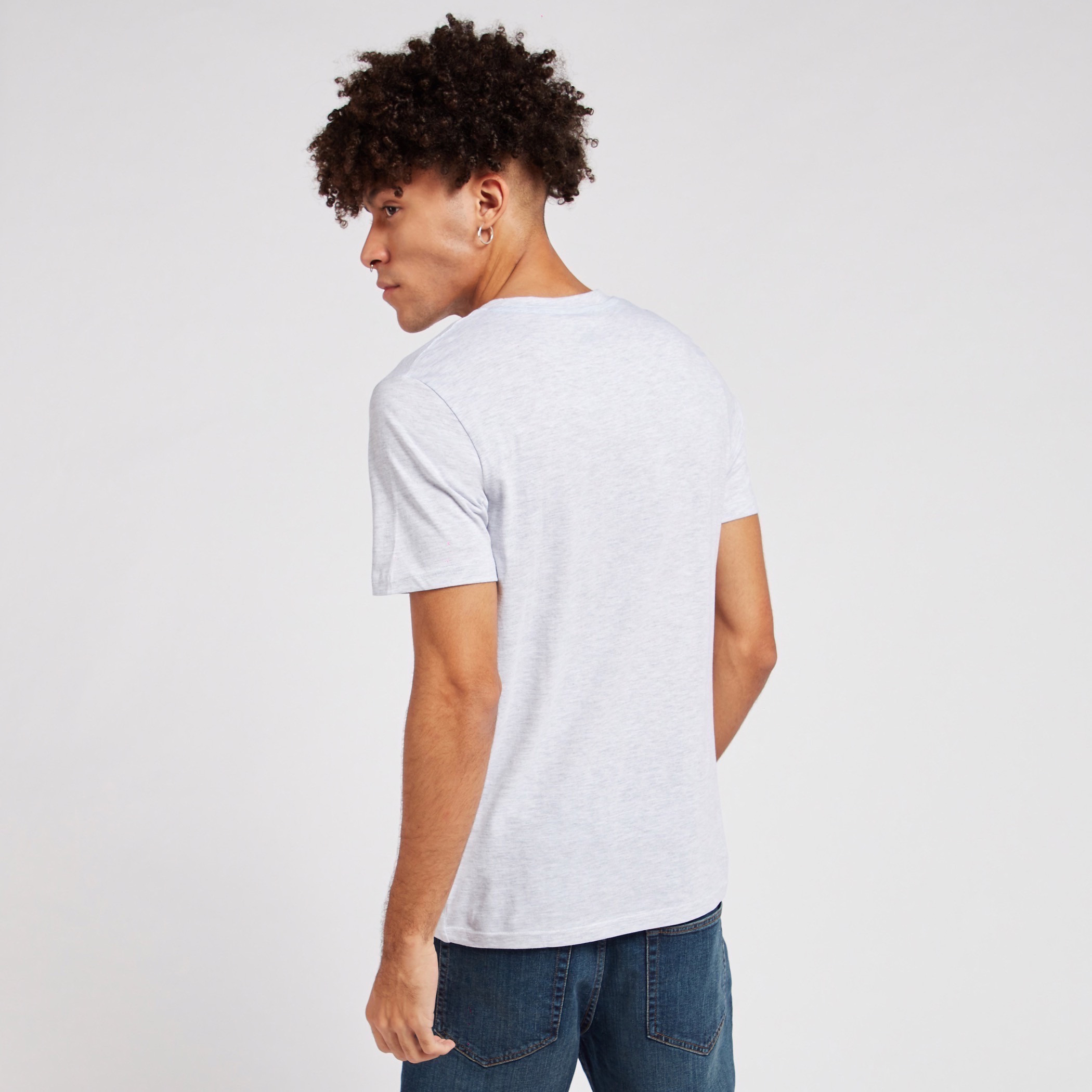 تيشيرت بياقة ضيّقة وأكمام قصيرة وطبعات من جاك آند جونز-men-clothing-tshirtsandpolos-tshirts-image-8